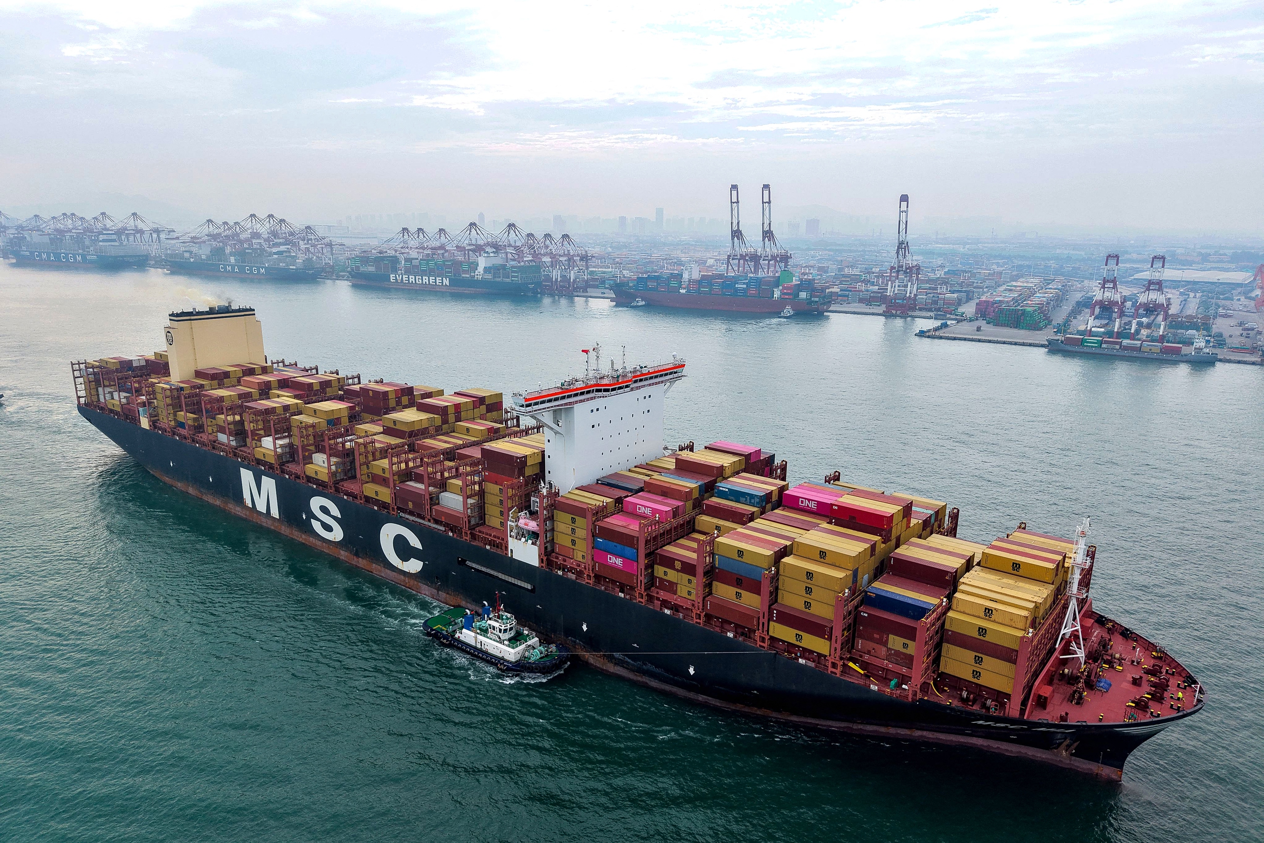 Trung Quốc trả đũa: Áp thêm phí các tàu Mỹ cập cảng- Ảnh 1.