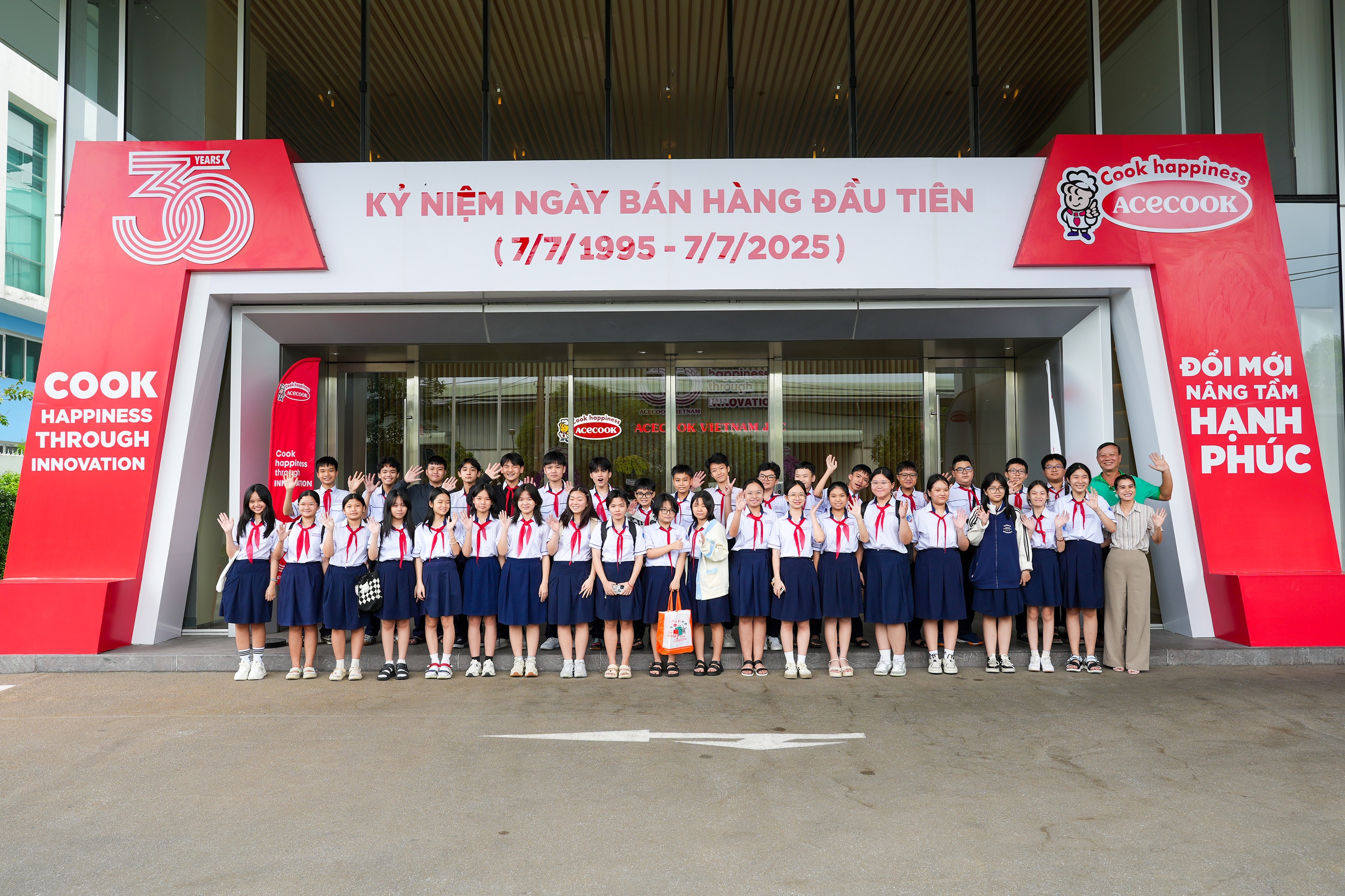 Trải nghiệm thực tế nhà máy Acecook: vừa học vừa chơi- Ảnh 1. Trải nghiệm thực tế nhà máy Acecook: vừa học vừa chơi - Ảnh 1.