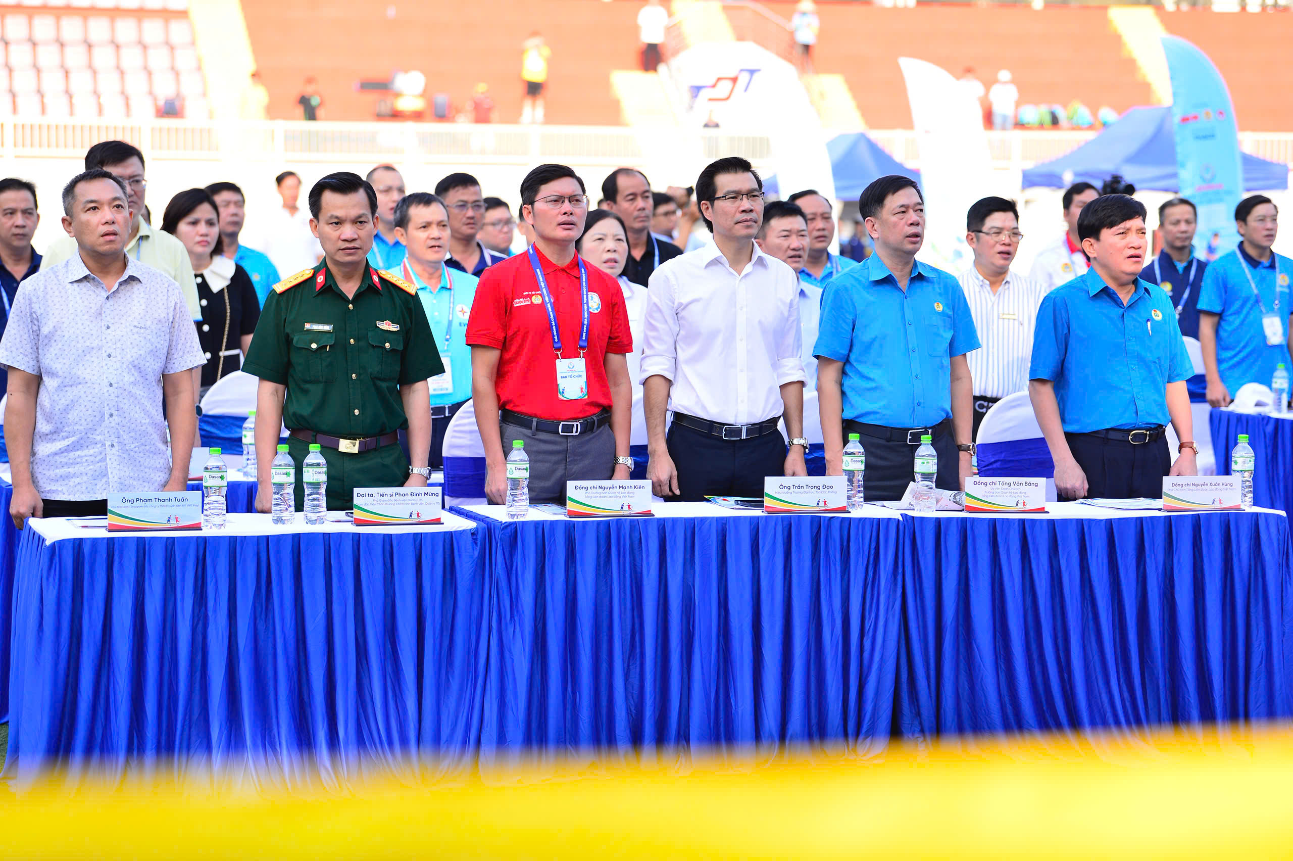 bóng đá công nhân - Ảnh 13.