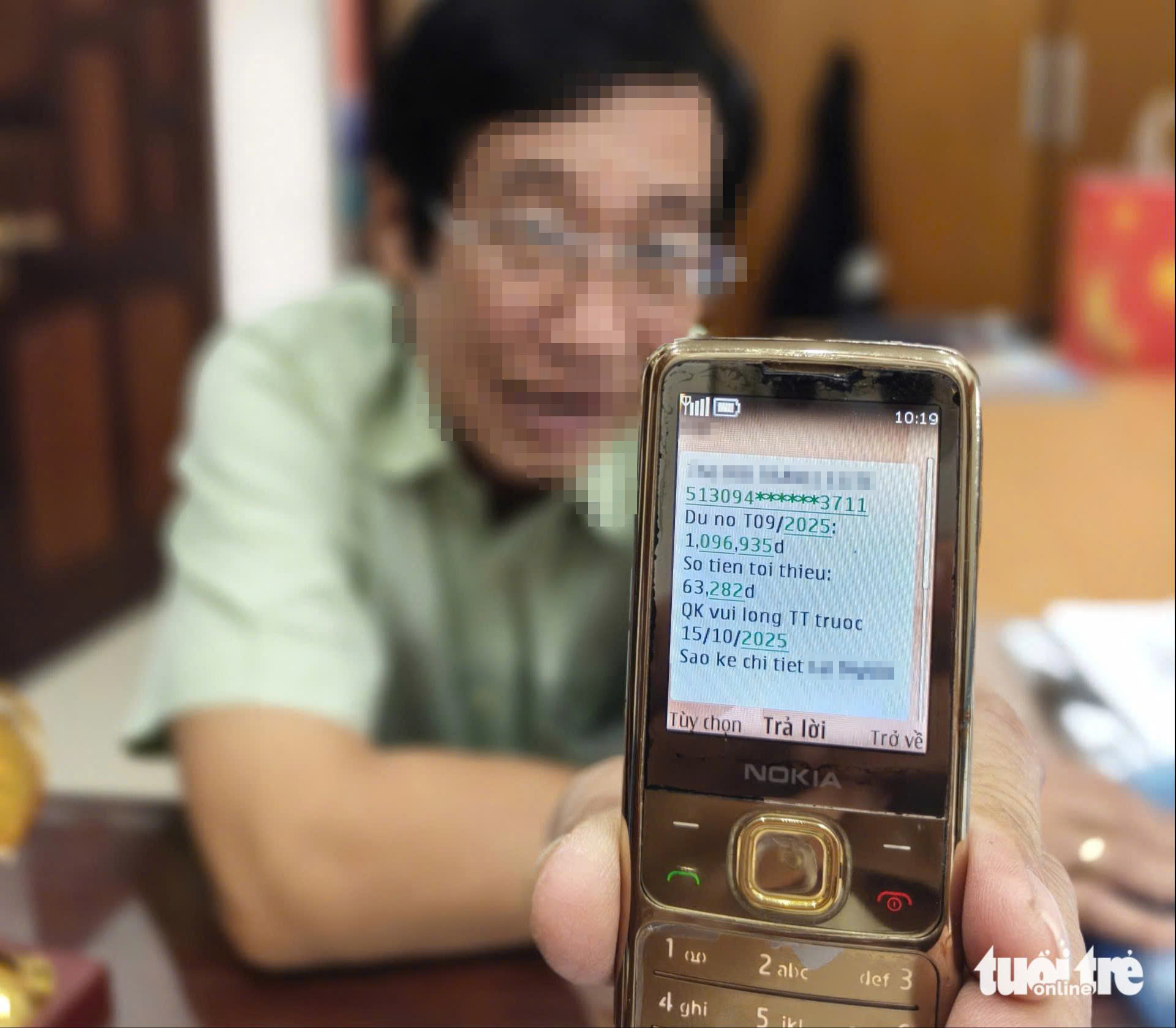 Nợ 8.800 đồng phí tin nhắn, sau vài ngày bị tính lãi thành gần 1,1 triệu đồng - Ảnh 1.