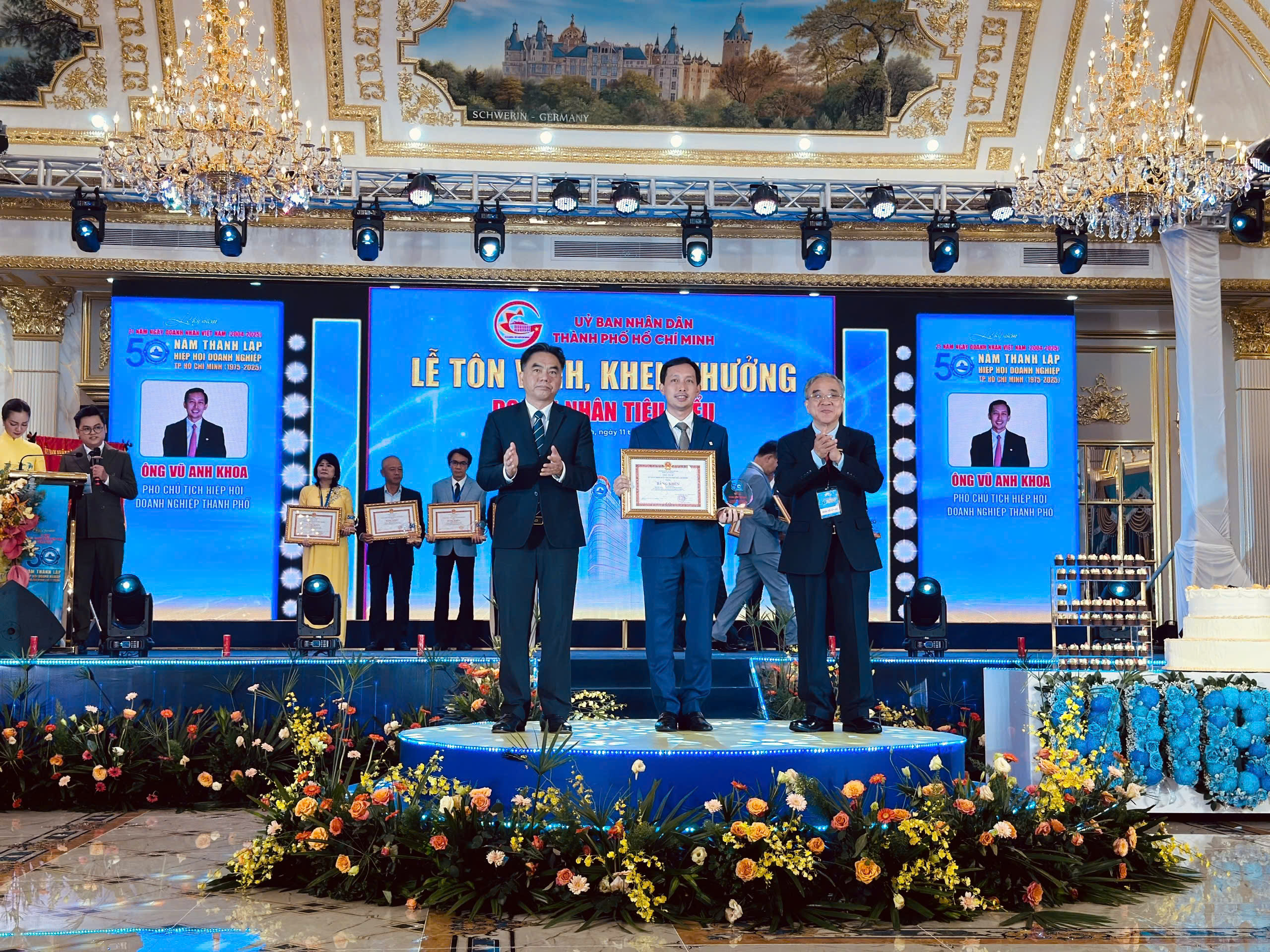 Saigon Co.op lập 'cú hat-trick' giải thưởng doanh nghiệp - doanh nhân - sản phẩm tiêu biểu- Ảnh 2.