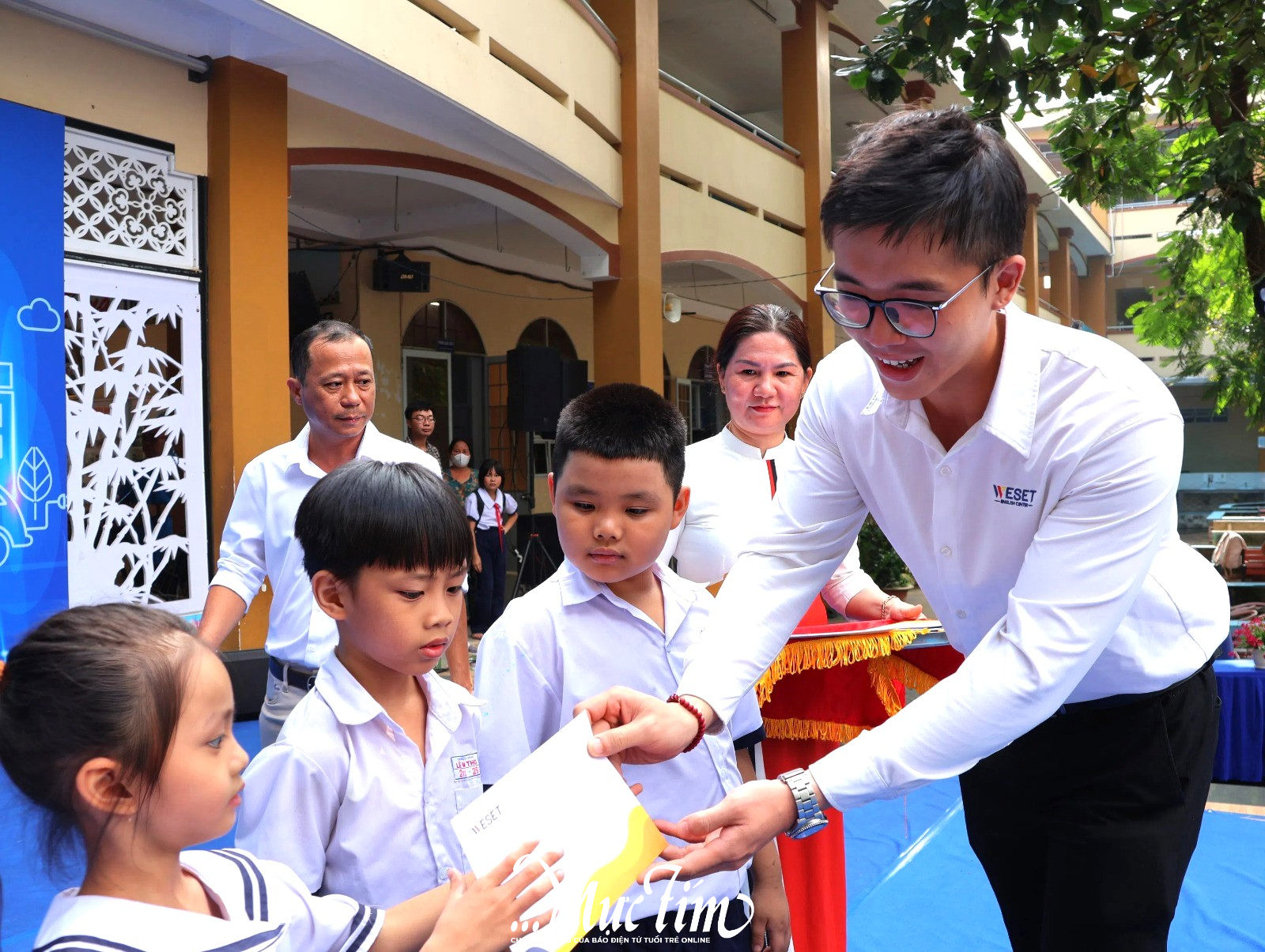 Học bổng Vì tương lai Việt Nam gửi gắm niềm tin đến học trò Trường tiểu học Lê Văn Thọ- Ảnh 3.