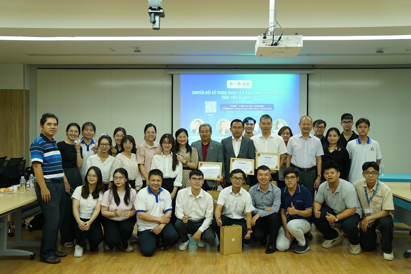 Trường Đại học Bách khoa triển khai 3 chương trình dạy bằng tiếng Anh trình độ thạc sĩ - Ảnh 1.