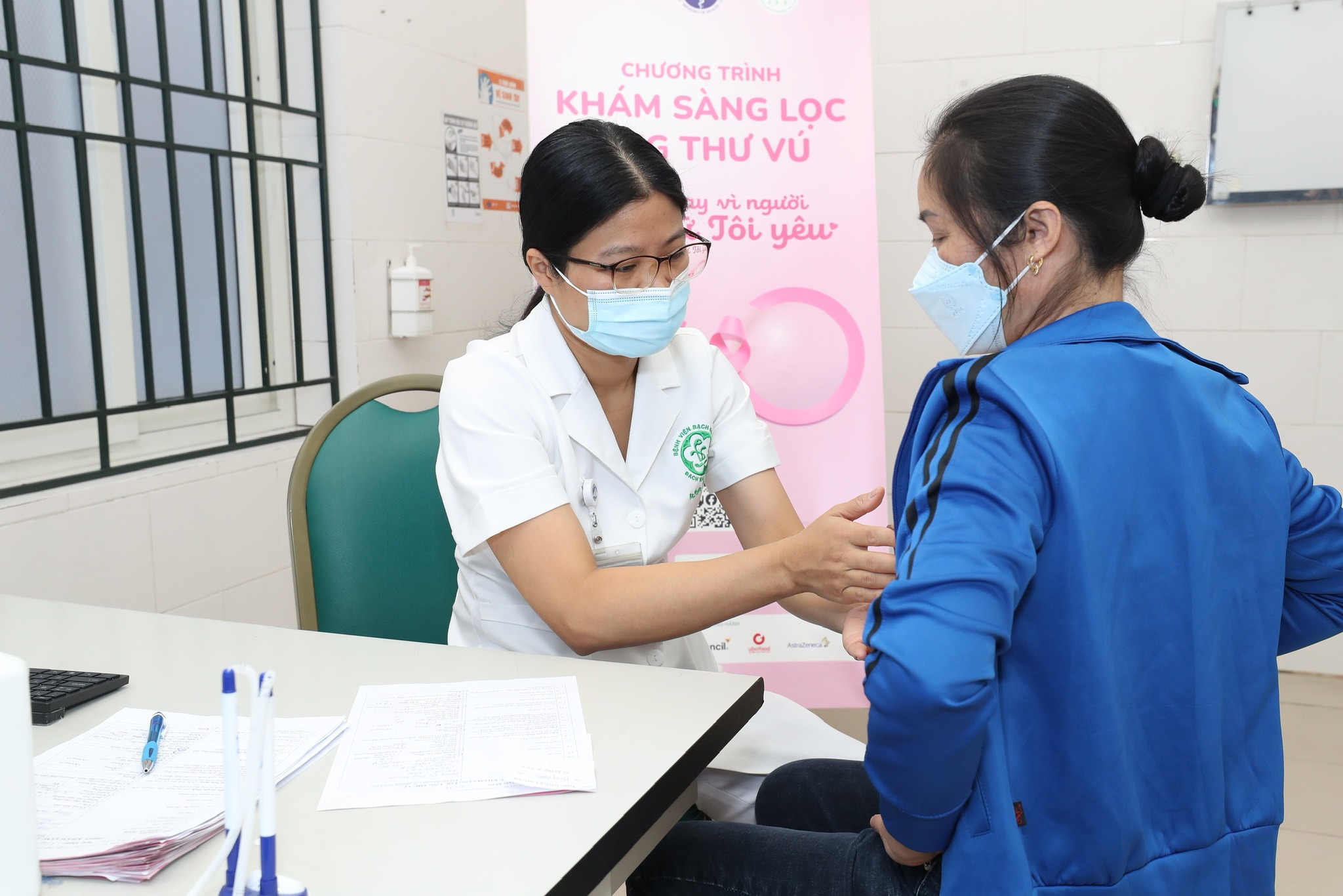 Cách nào để người bệnh hiểm nghèo đang dùng thuốc đắt tiền tiếp tục nhận hỗ trợ? - Ảnh 1. Cách nào để người bệnh hiểm nghèo đang dùng thuốc đắt tiền tiếp tục nhận hỗ trợ? - Ảnh 1.