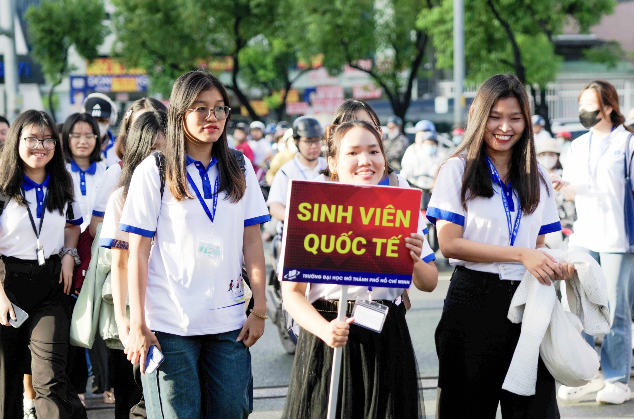 Gần 100 sinh viên quốc tế học chính quy tại Trường đại học Mở TP.HCM - Ảnh 1.