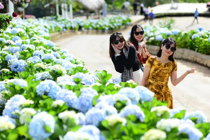Thời tiết hôm nay 16-10: Bắc Bộ giảm mưa, Nam Bộ chiều mưa to- Ảnh 1.