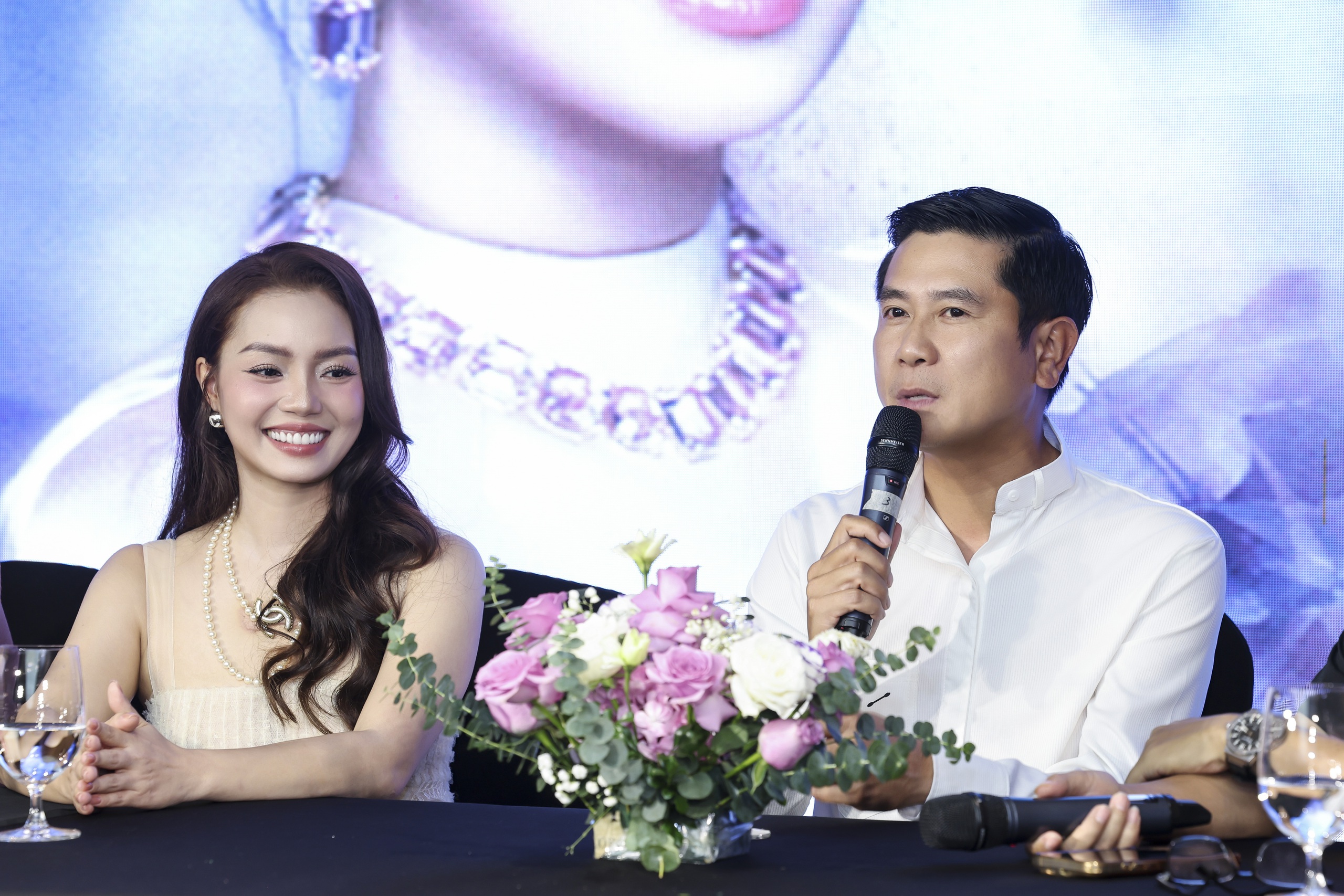 Hồ Hoài Anh ‘cảm ơn khoảng lặng để suy nghĩ’ - Ảnh 1. Hồ Hoài Anh - Ảnh 1.