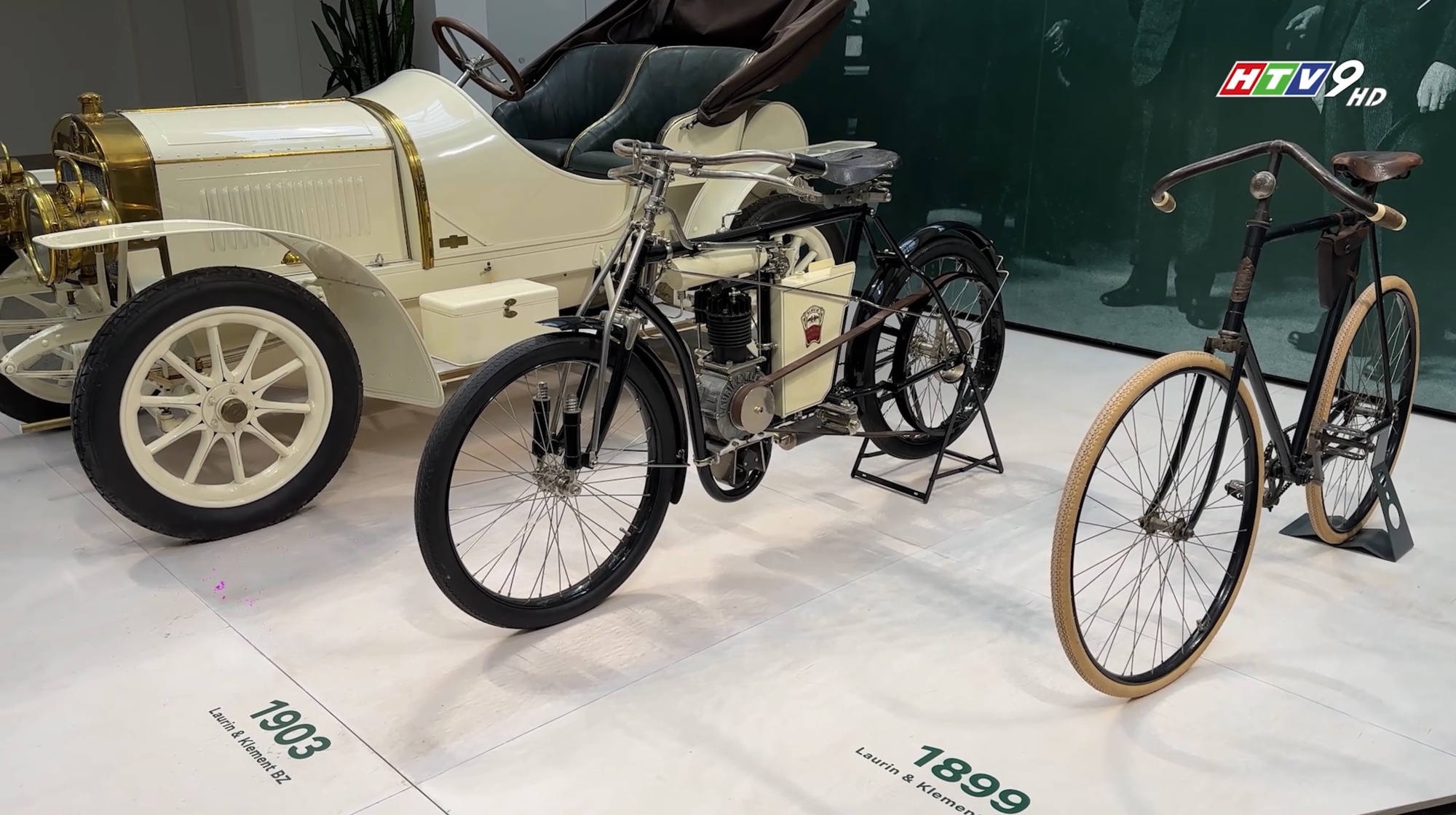 Tôi sang Séc thăm bảo tàng Skoda: Xe chạy bằng máu, vợ chồng xuyên châu Phi và những câu chuyện ít được kể lại!- Ảnh 10. Skoda - Ảnh 10.
