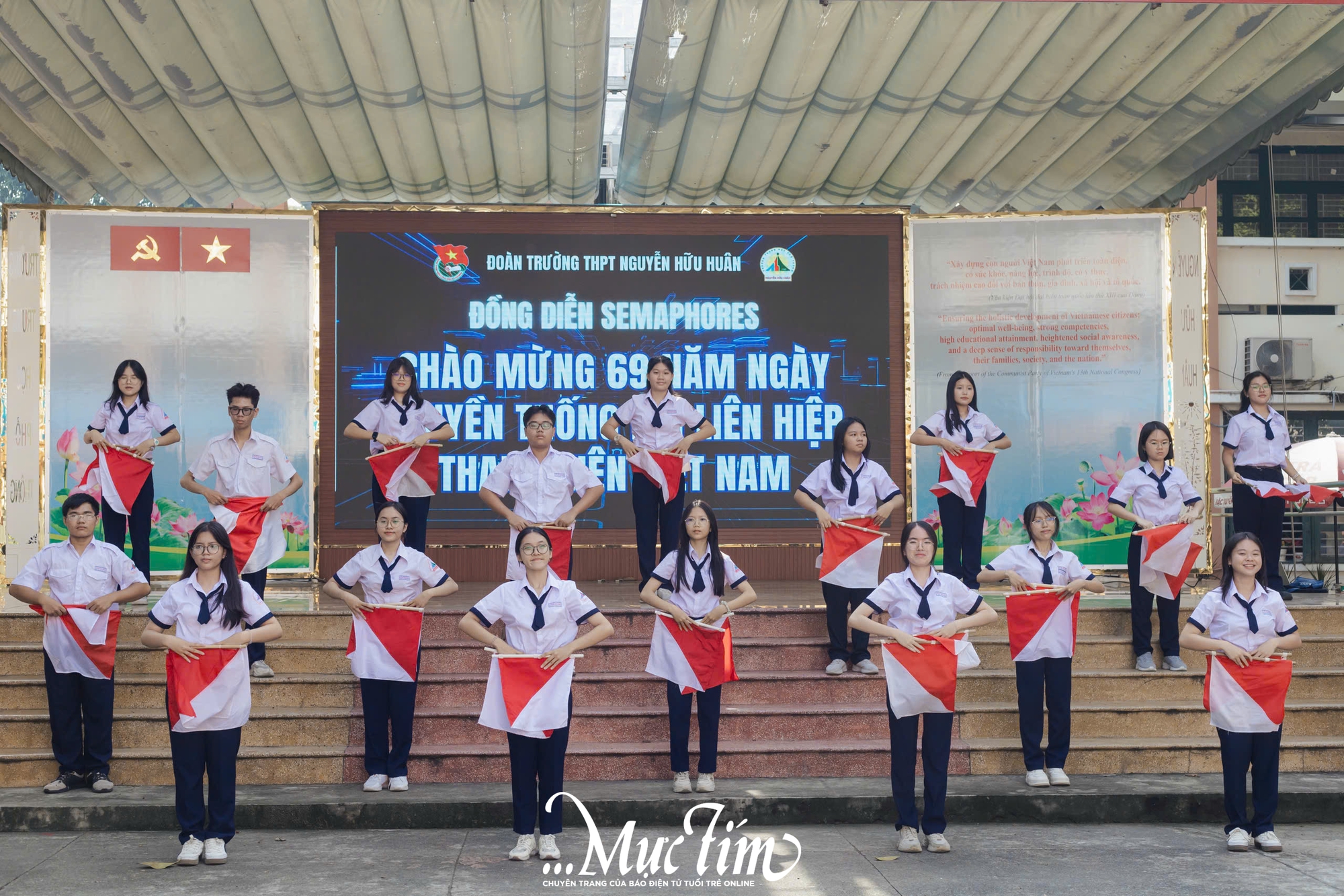 Teen Trường THPT Nguyễn Hữu Huân hào hứng đồng diễn semaphore giờ ra chơi - Ảnh 4.