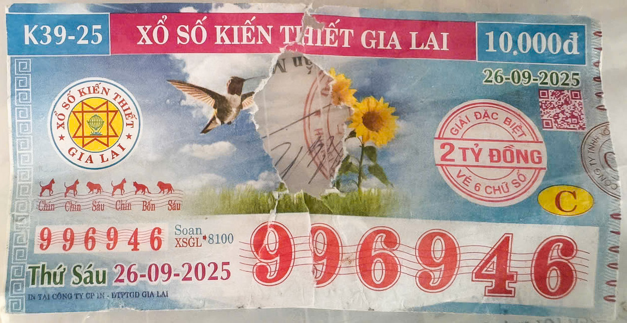Luật sư nói tờ vé số trúng độc đắc bị rách vẫn có thể được trả thưởng- Ảnh 1. Luật sư nói tờ vé số trúng độc đắc bị rách vẫn có thể được trả thưởng - Ảnh 1.