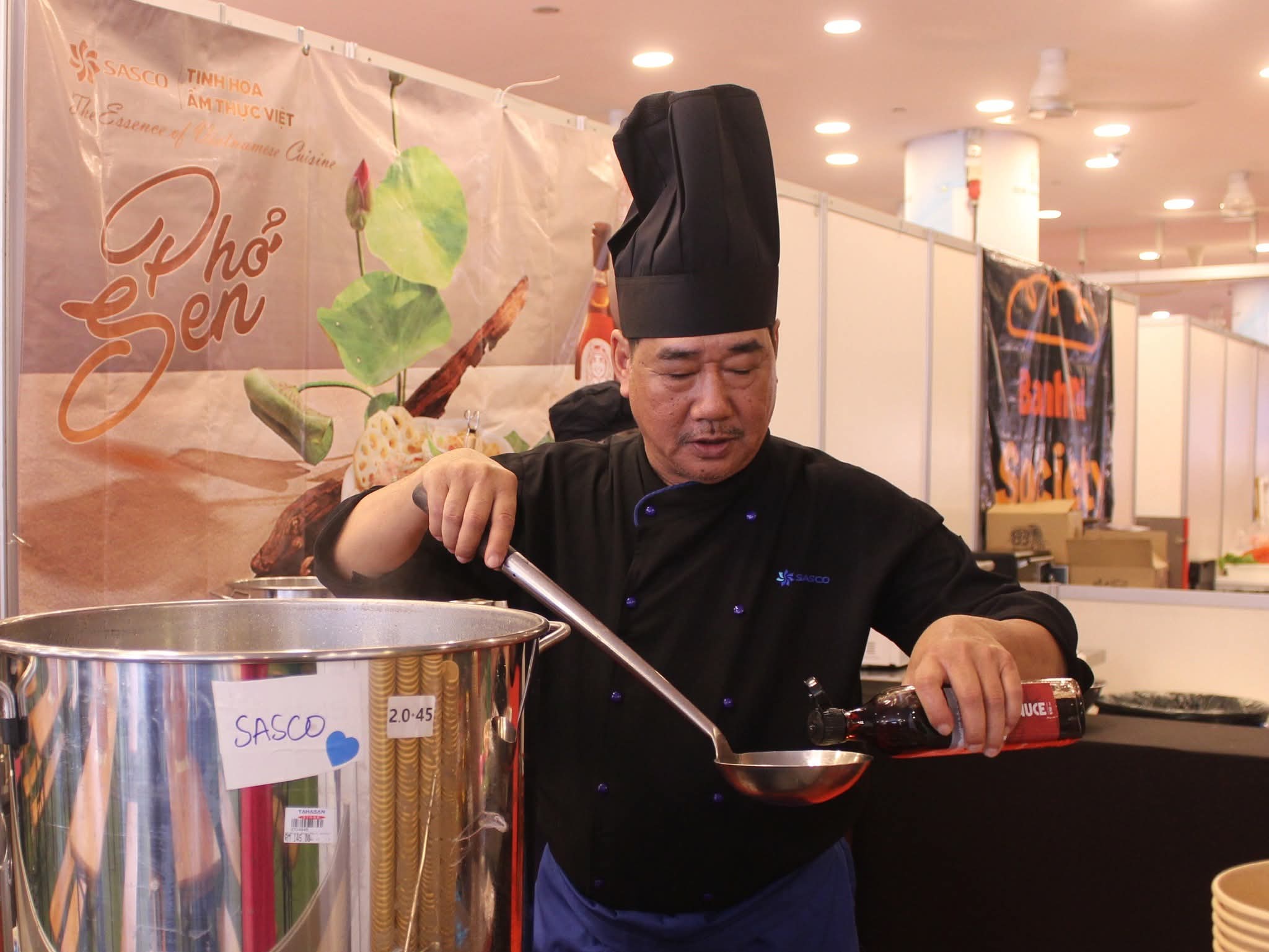 Phở Sen SASCO: Tinh hoa ẩm thực Việt xuất ngoại, chinh phục Singapore - Ảnh 6.
