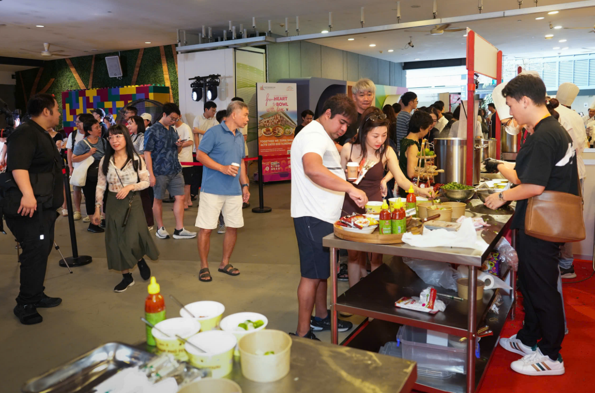 Vietnam Phở Festival in Singapore: Crowds grow on second day
- Ảnh 1.