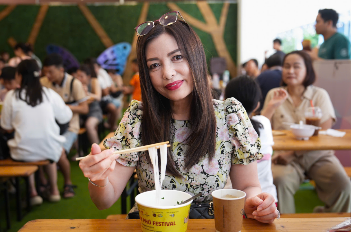 Vietnam Phở Festival in Singapore: Crowds grow on second day
- Ảnh 3.