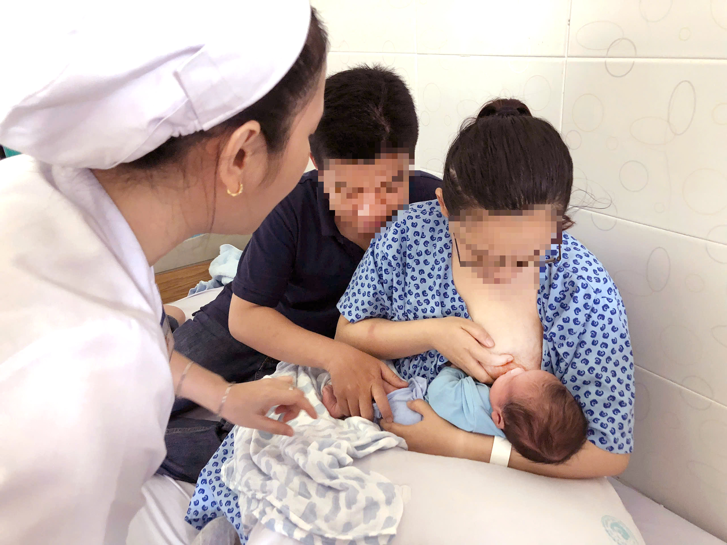 Nguy hiểm tắc tia sữa - Ảnh 1. tắc tia sữa - Ảnh 1.