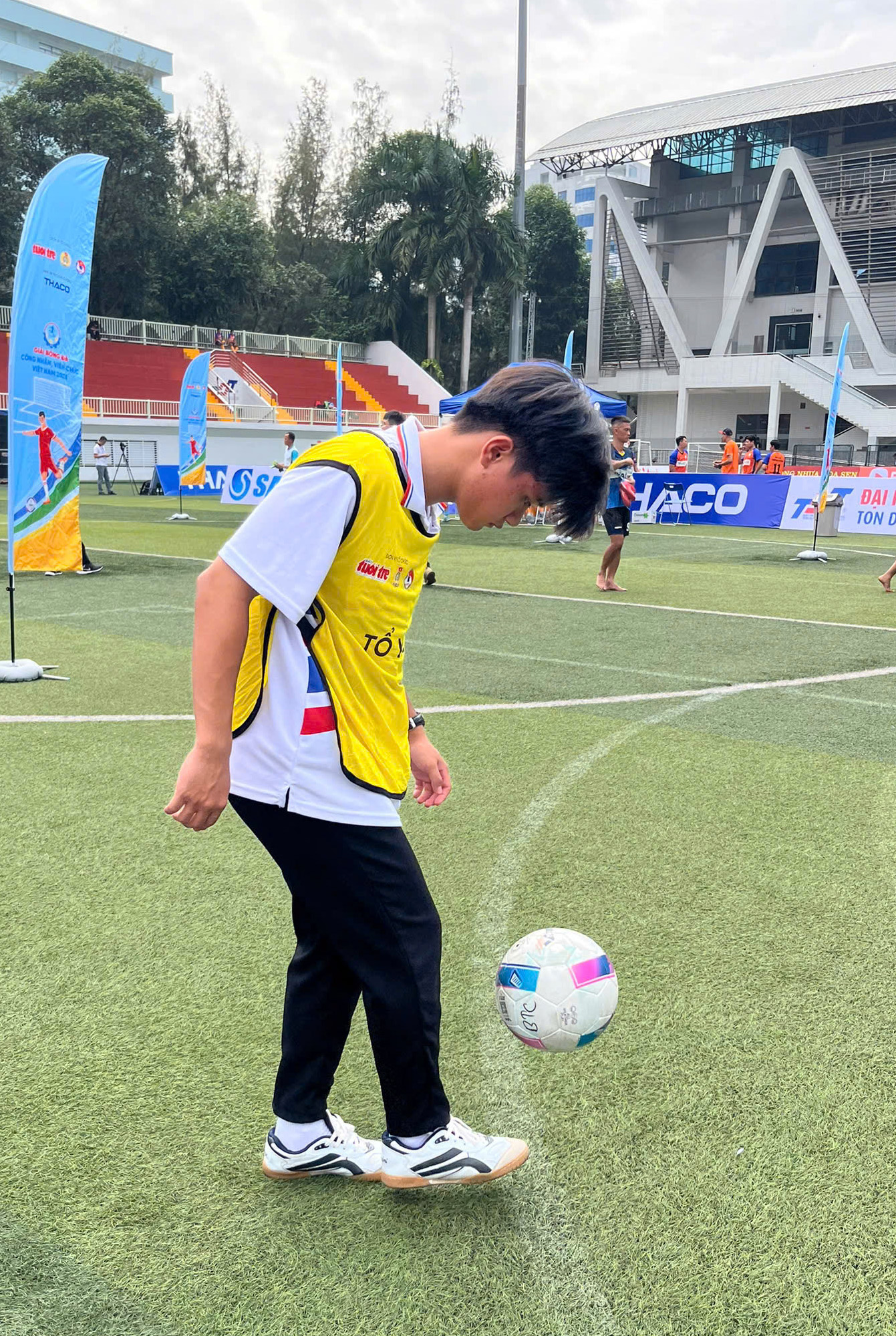 Sinh viên Đại học Nguyễn Tất Thành thực hành chụp ảnh bóng đá: Hơn cả một trải nghiệm - Ảnh 4.