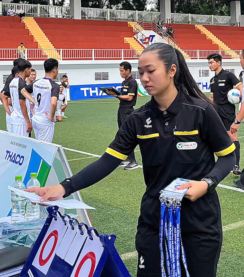 Sinh viên Đại học Nguyễn Tất Thành thực hành chụp ảnh bóng đá: Hơn cả một trải nghiệm - Ảnh 10.