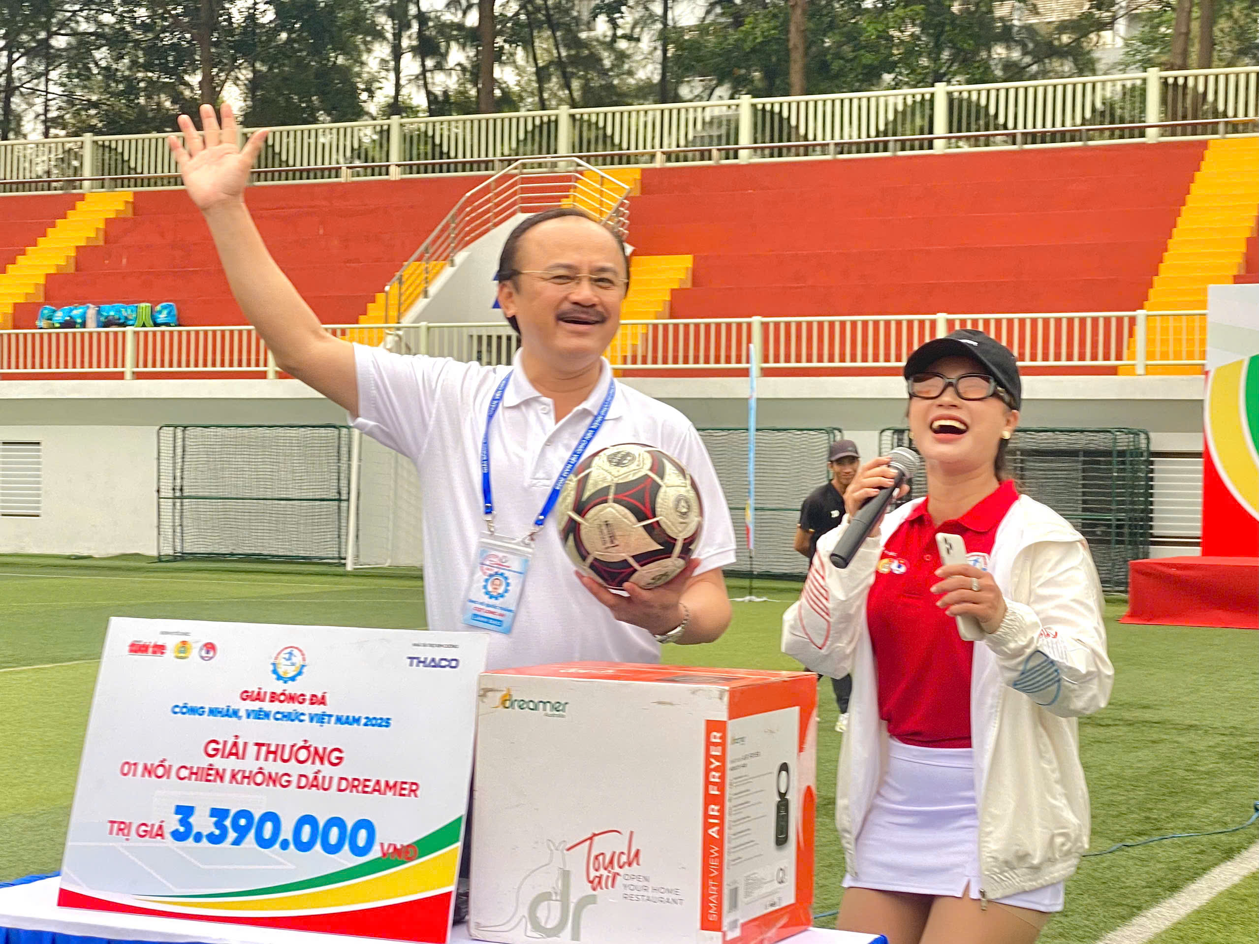 Sinh viên Đại học Nguyễn Tất Thành thực hành chụp ảnh bóng đá: Hơn cả một trải nghiệm - Ảnh 15.