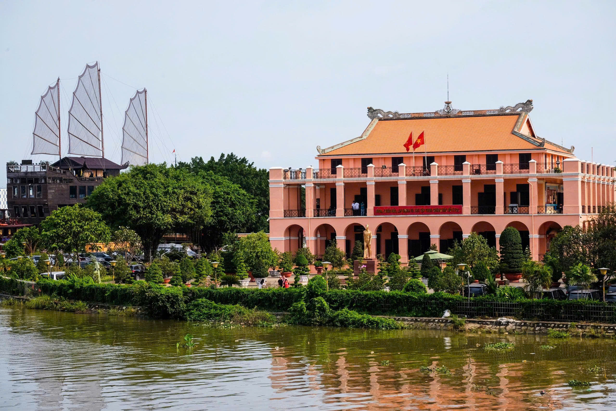 Hiện trạng khu đất Bến Nhà Rồng và Nhà khách Chính phủ sẽ làm công viên - Ảnh 1.
