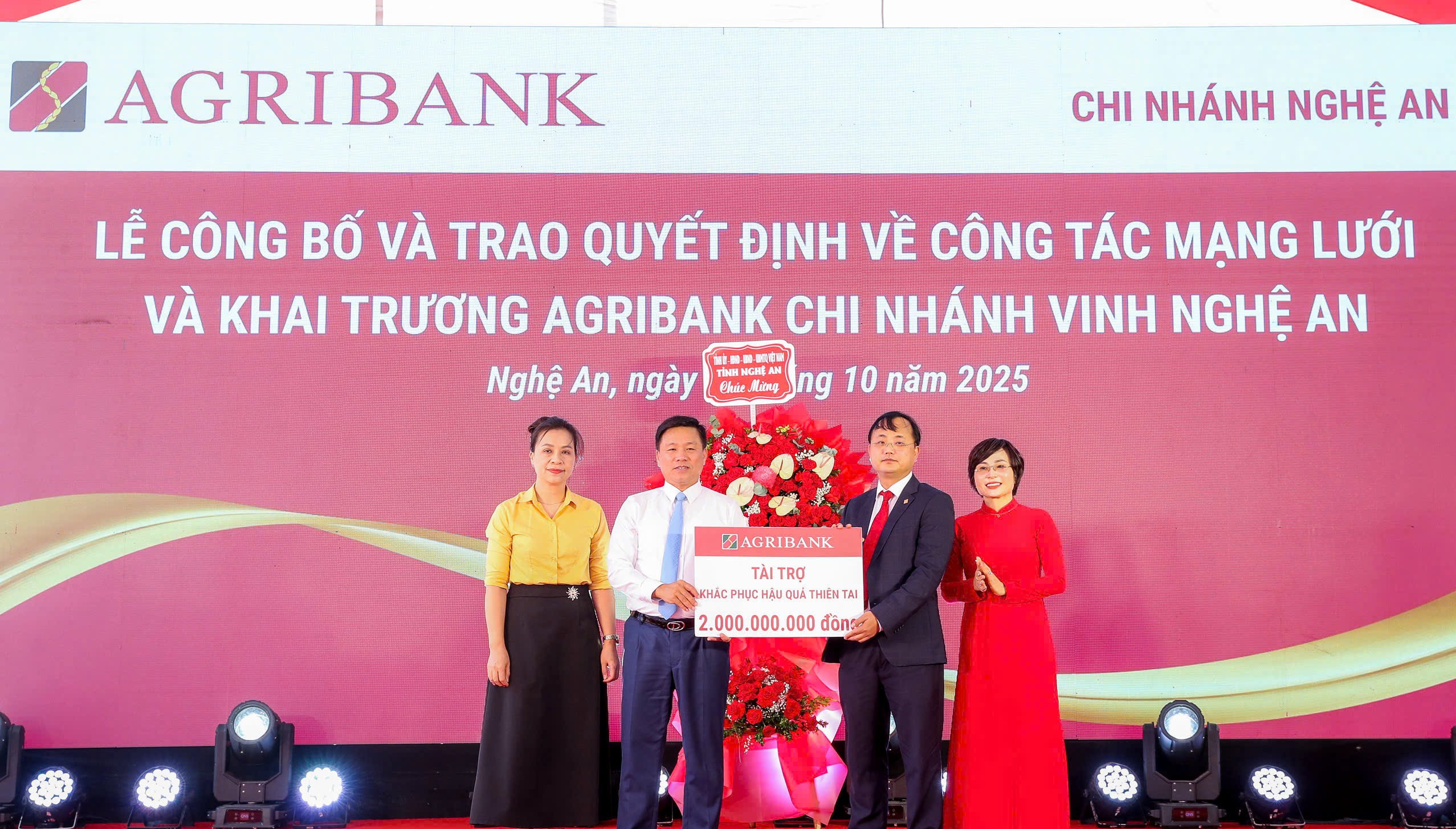 Chủ tịch Agribank chỉ đạo khắc phục hậu quả bão số 10 tại Nghệ An - Ảnh 3.