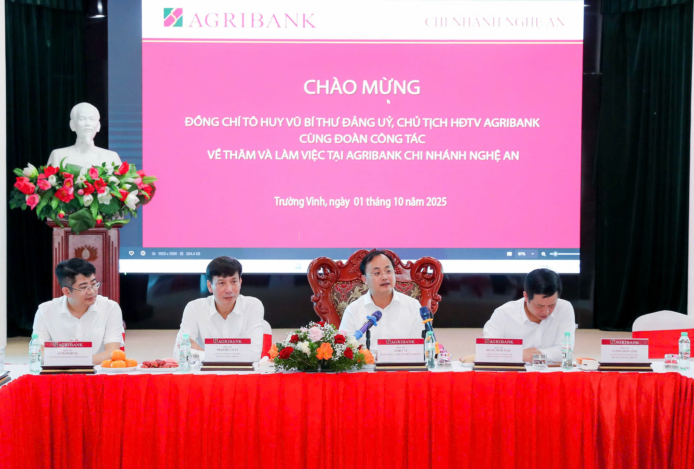 Chủ tịch Agribank chỉ đạo khắc phục hậu quả bão số 10 tại Nghệ An - Ảnh 1.