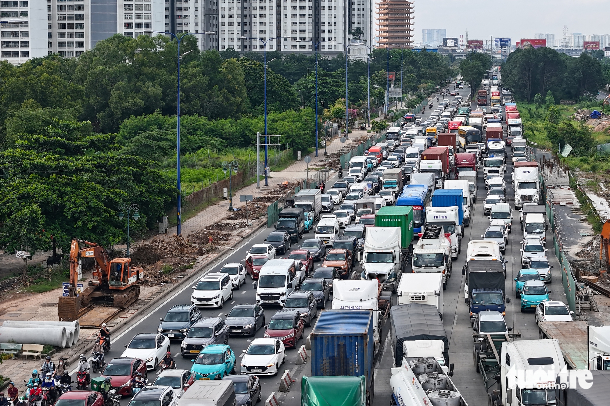 TP.HCM khó làm nhiều làn xe đạp vì vỉa hè hẹp, đường kẹt xe - Ảnh 1.