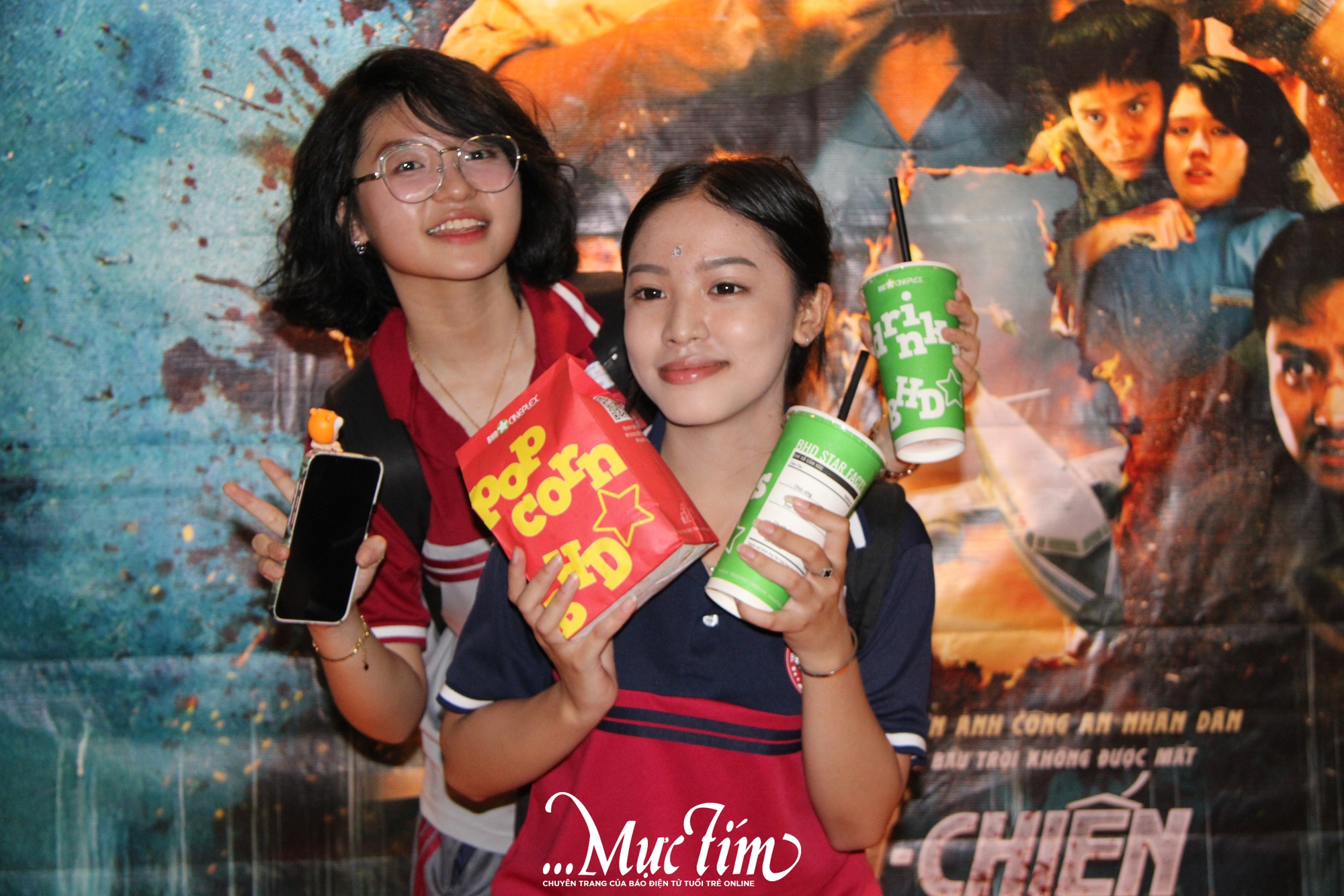Hơn 1.400 teen Trường THPT Tạ Quang Bửu giao lưu với đoàn phim Tử chiến trên không - Ảnh 6.