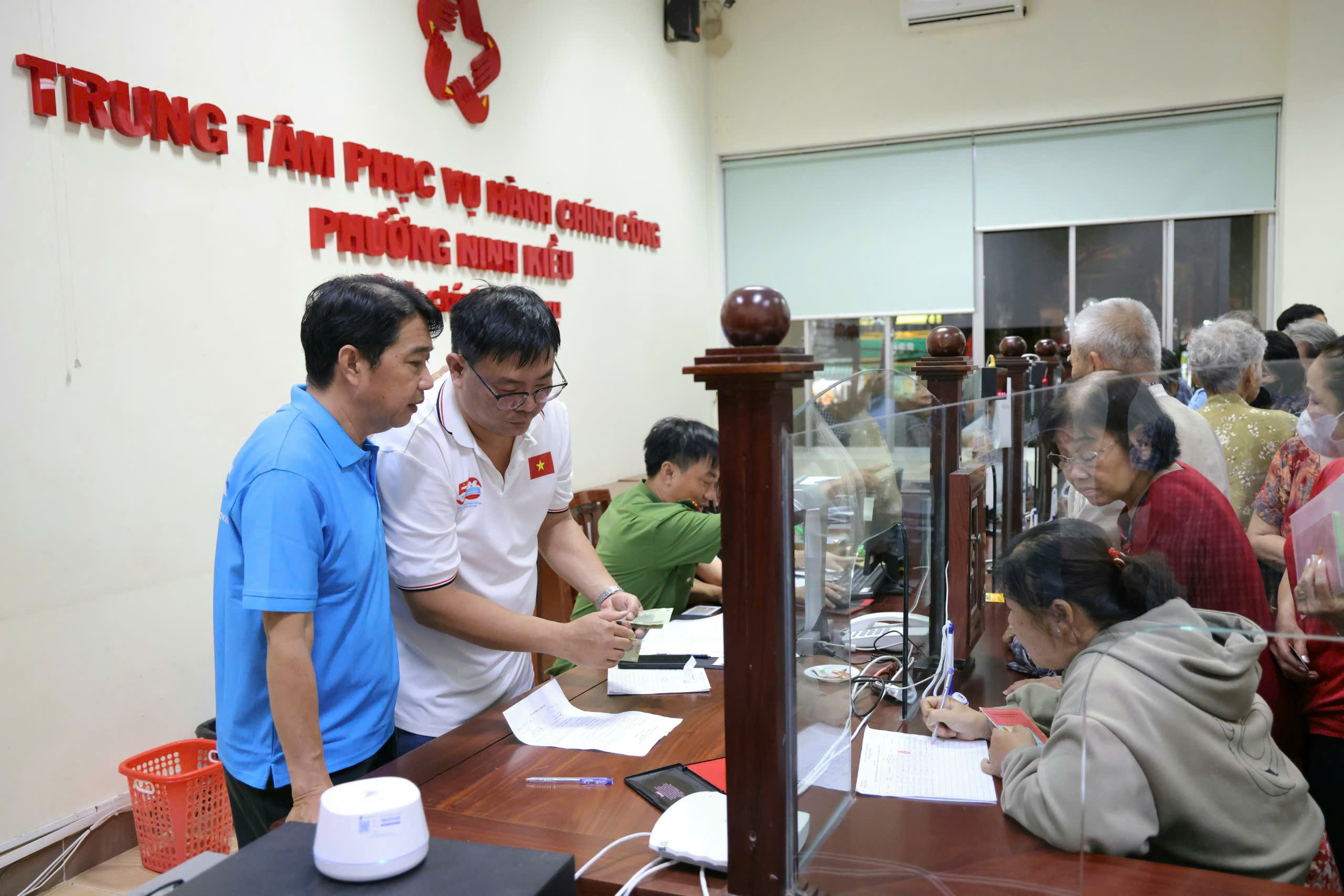 Sau vận hành chính quyền hai cấp, Cần Thơ có kế hoạch đưa cán bộ đi nước ngoài đào tạo - Ảnh 1.