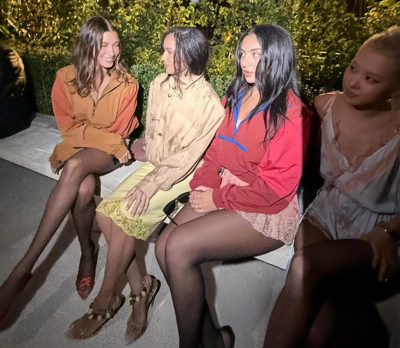 Tạp chí thời trang Anh bị tố phân biệt chủng tộc vì cắt bỏ hình Rosé BlackPink - Ảnh 4.