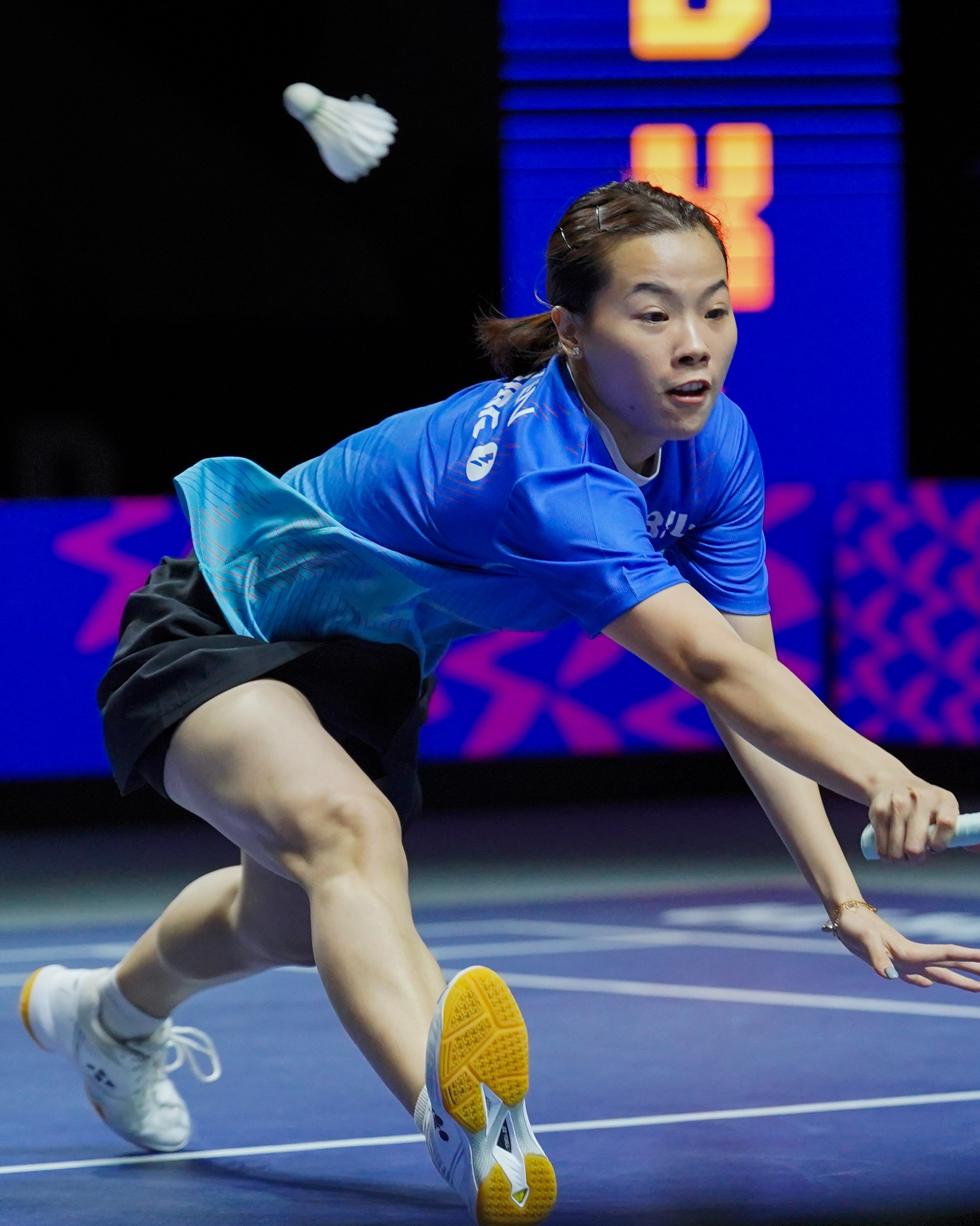 Đội của Thùy Linh có đương kim vô địch Olympic ra quân thất bại - Ảnh 1.