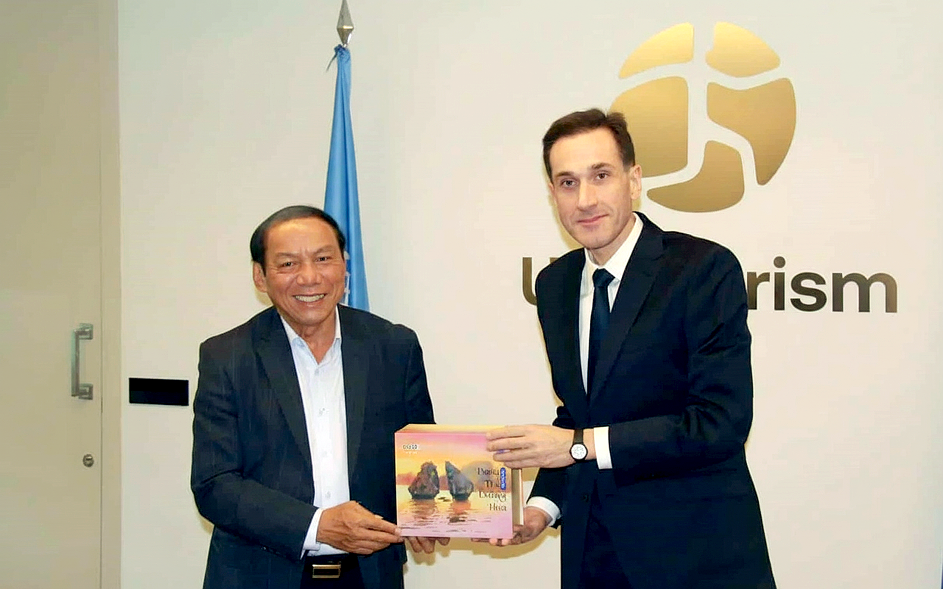 Bộ trưởng Nguyễn Văn Hùng thăm trụ sở Tổ chức Du lịch Liên hợp quốc - Ảnh 2.