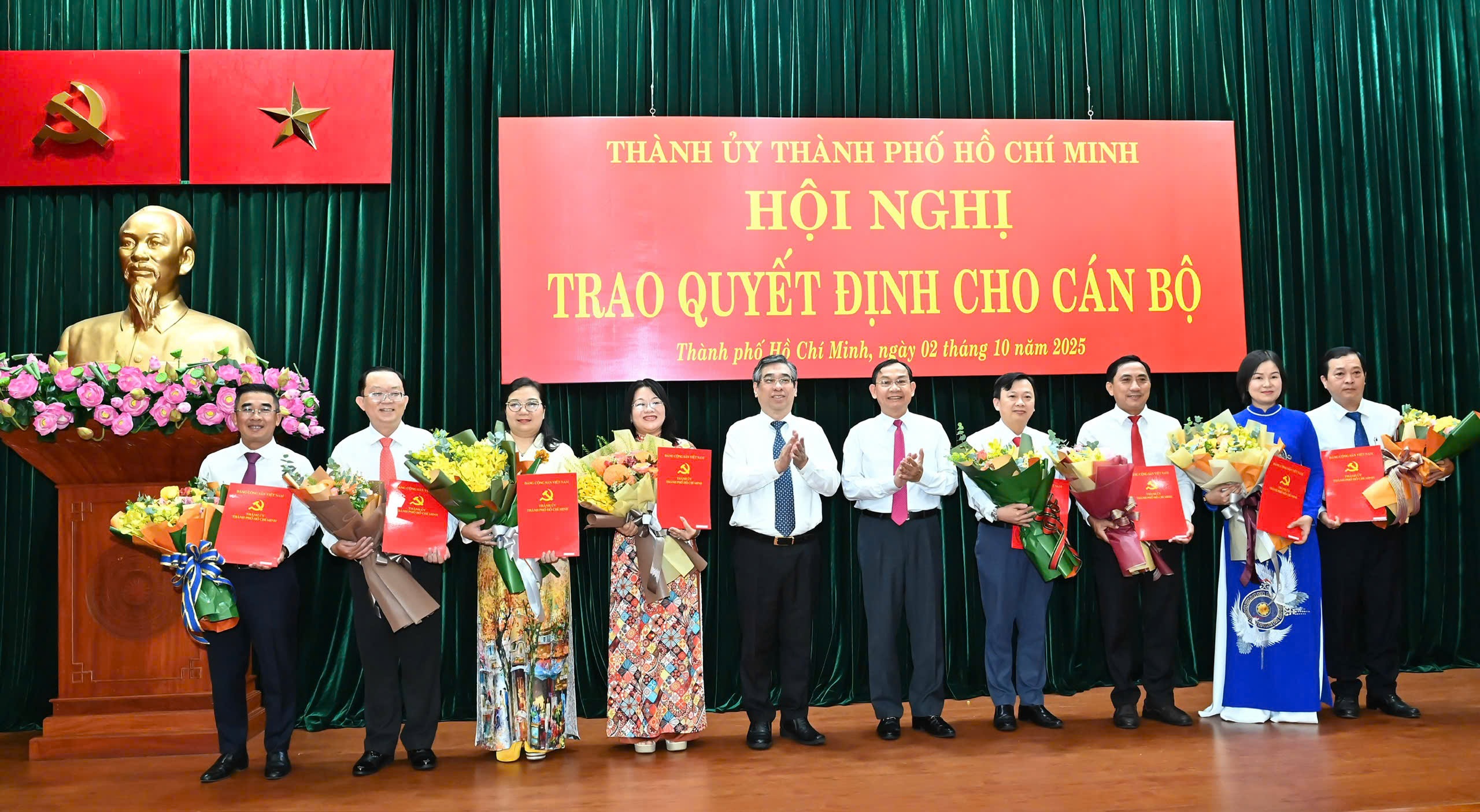 TP.HCM tiếp tục chỉ định 14 cán bộ về làm lãnh đạo cấp xã - Ảnh 1.