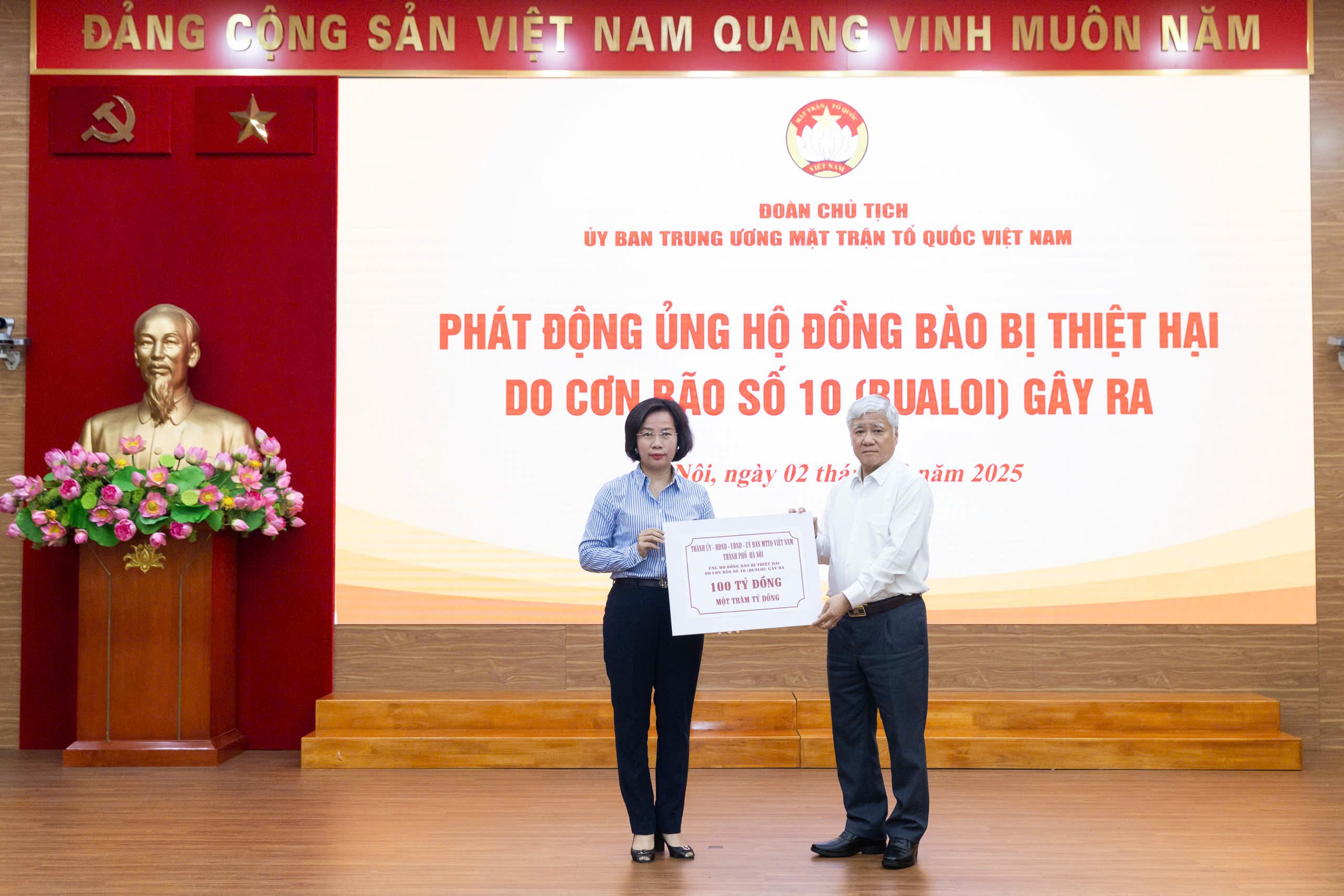 Tổng Bí thư Tô Lâm, Chủ tịch Quốc hội Trần Thanh Mẫn ủng hộ đồng bào khắc phục hậu quả bão số 10 - Ảnh 5.