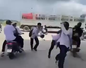 bạo lực học đường - Ảnh 1.