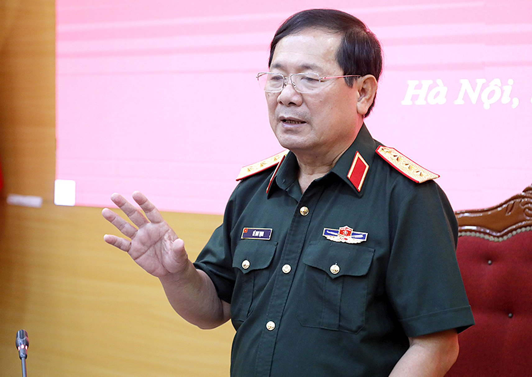 Thủ tướng ký quyết định nhân sự Bộ Quốc phòng - Ảnh 1.