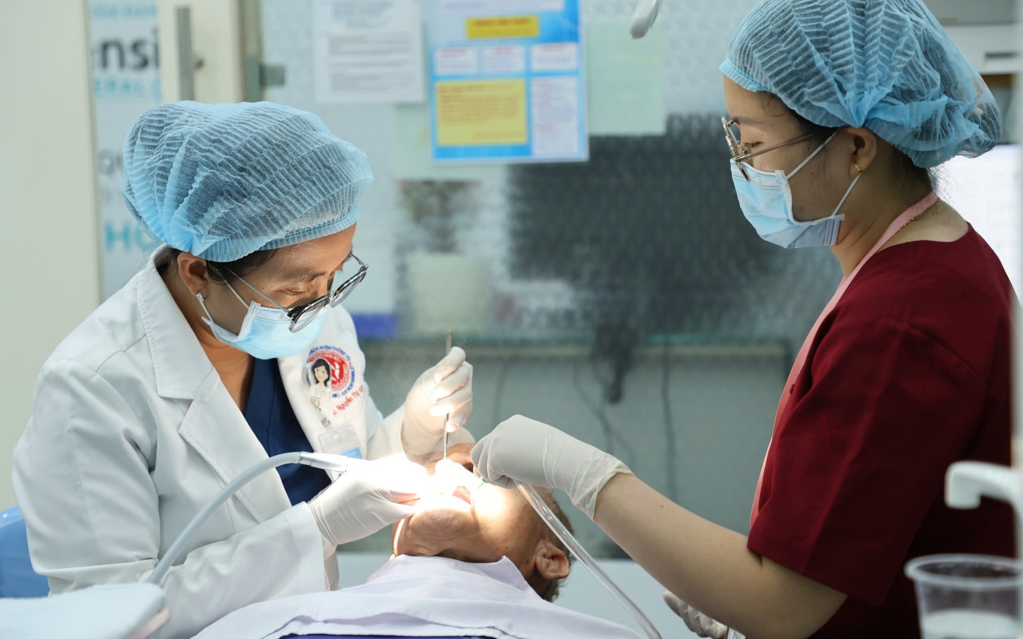 Ho Chi Minh City promotes day-care centers for elderly as population ages rapidly- Ảnh 2.