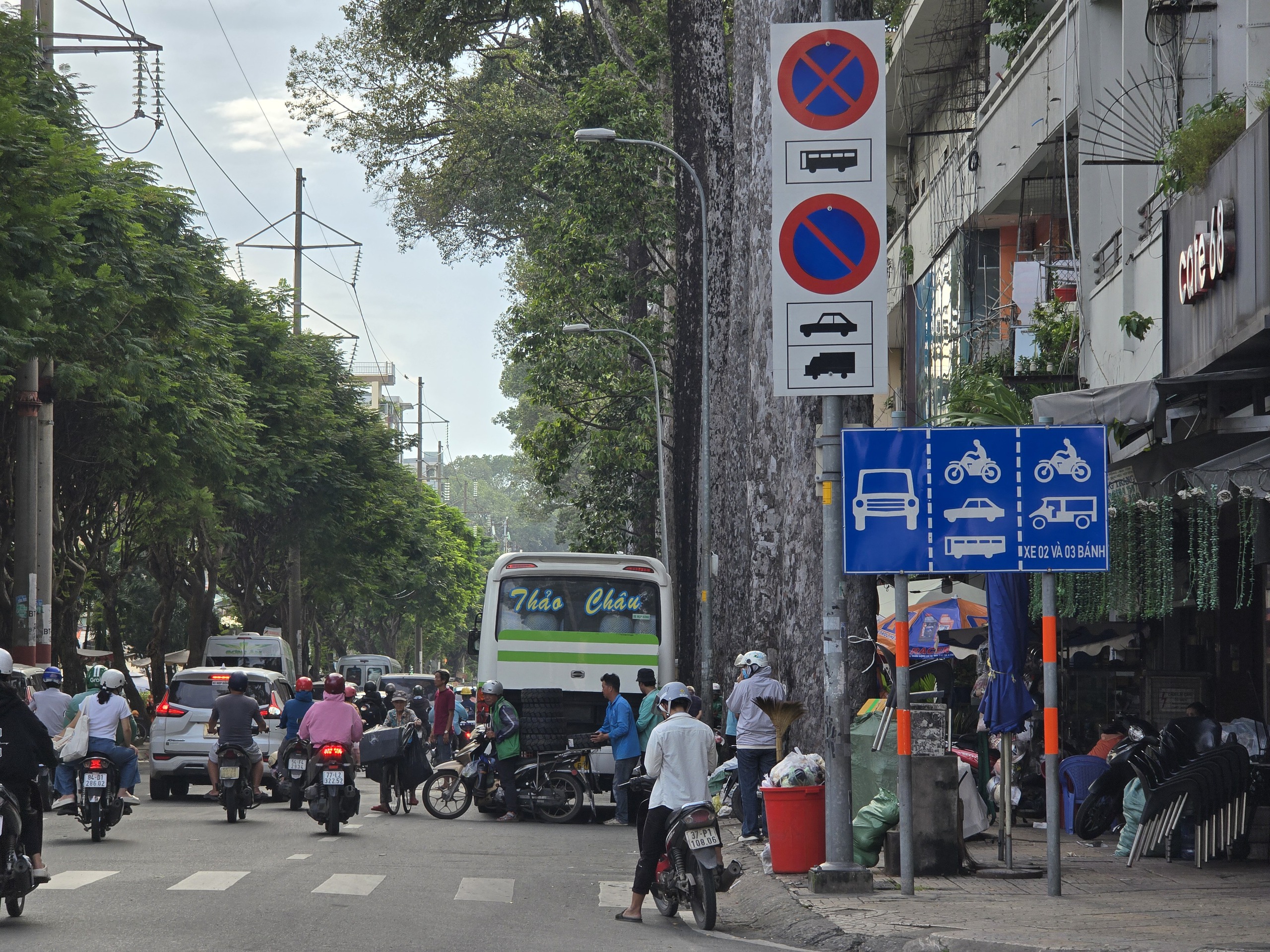 Nhiều xe khách hợp đồng 'trá hình' vi phạm ở trung tâm TP.HCM- Ảnh 9.