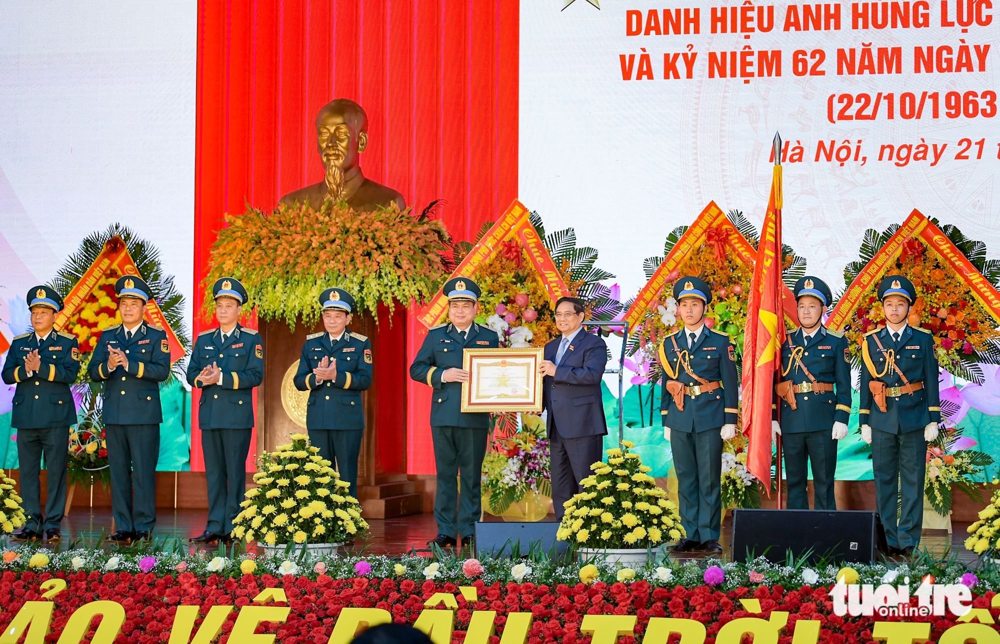 Quân chủng Phòng không - Không quân đón nhận danh hiệu Anh hùng Lực lượng vũ trang nhân dân - Ảnh 2.