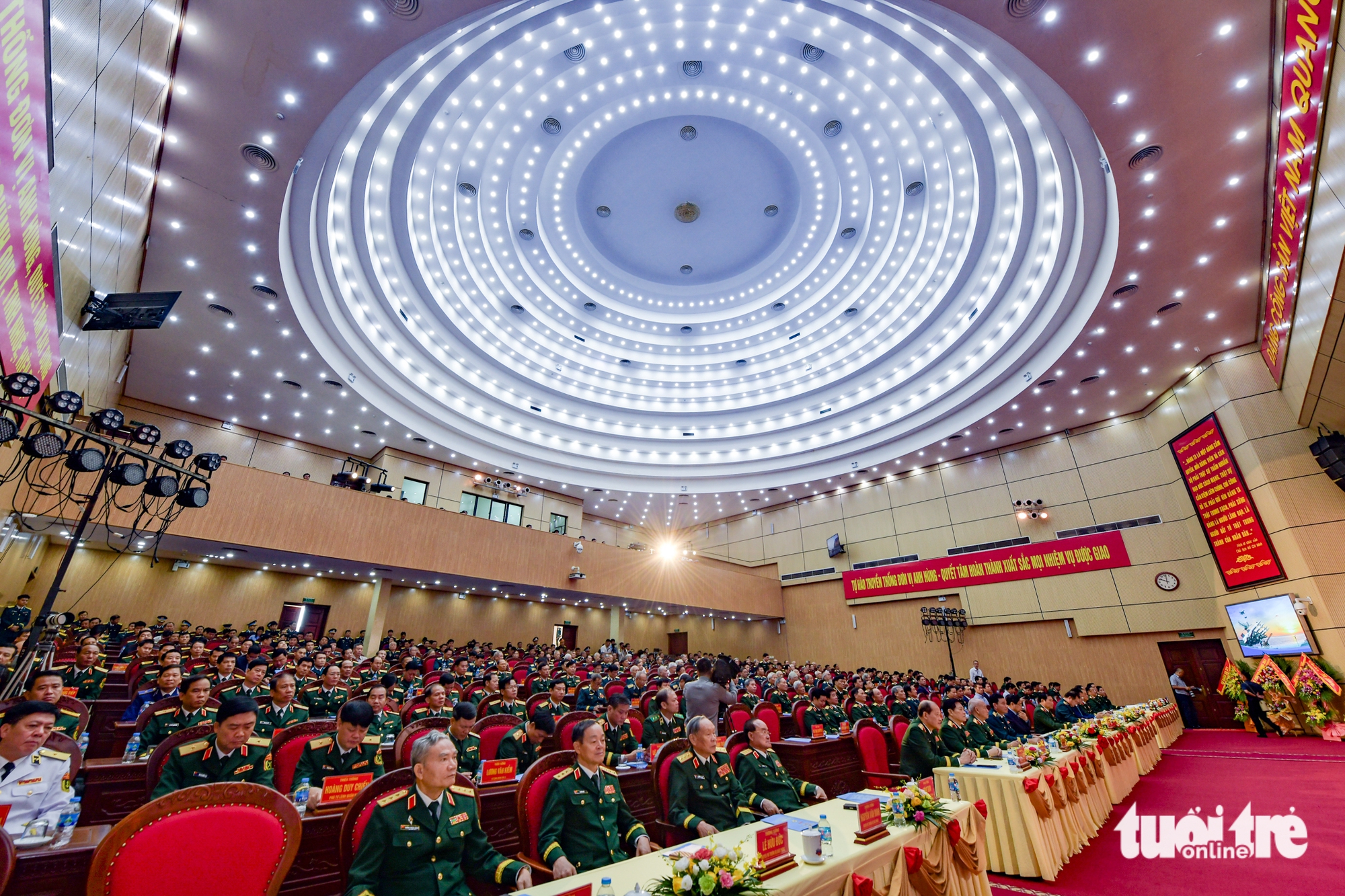 Quân chủng Phòng không - Không quân đón nhận danh hiệu Anh hùng Lực lượng vũ trang nhân dân - Ảnh 4.