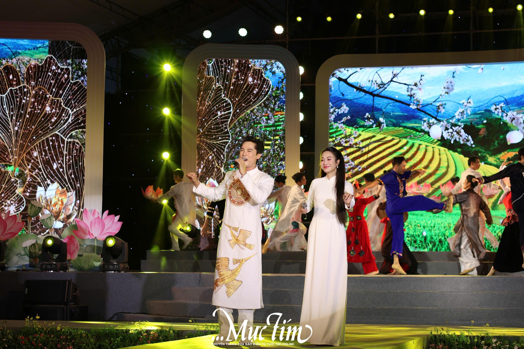 Những ngày văn học - nghệ thuật TP.HCM khép lại bằng chương trình nghệ thuật đặc sắc- Ảnh 1.