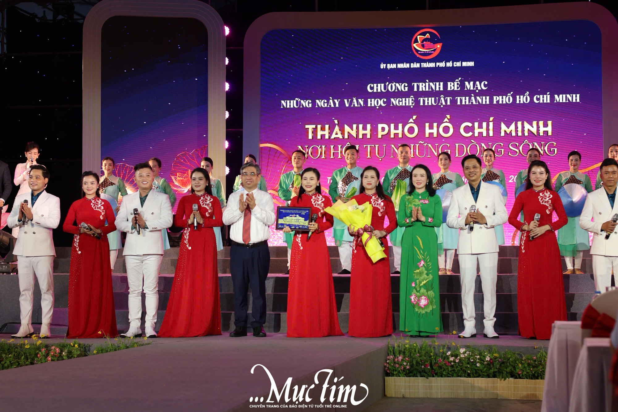 Những ngày văn học - nghệ thuật TP.HCM khép lại bằng chương trình nghệ thuật đặc sắc- Ảnh 9.