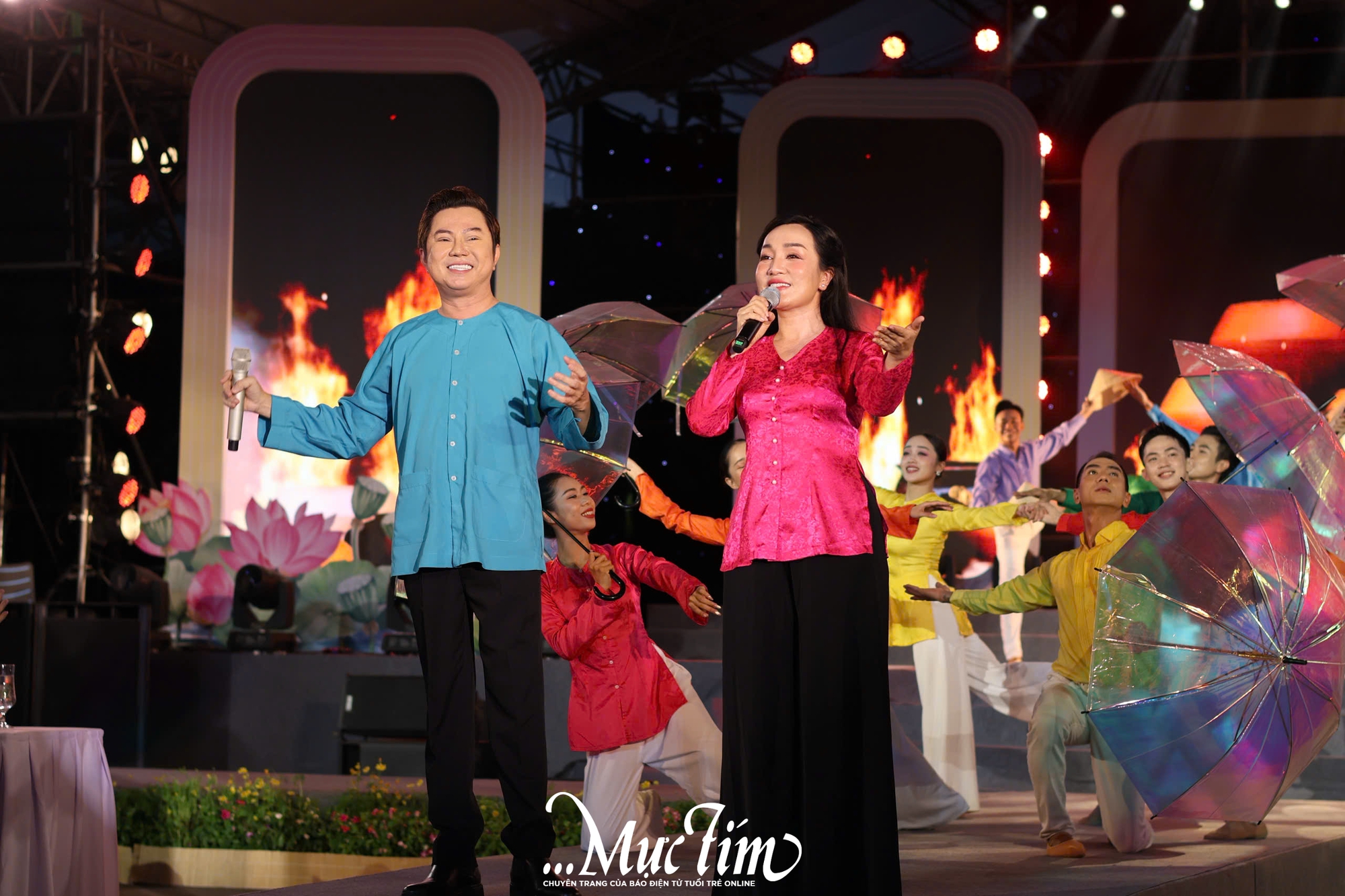 Những ngày văn học - nghệ thuật TP.HCM khép lại bằng chương trình nghệ thuật đặc sắc- Ảnh 10.