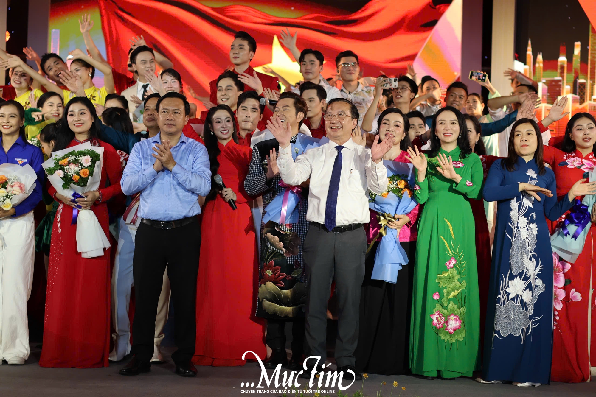 Những ngày văn học - nghệ thuật TP.HCM khép lại bằng chương trình nghệ thuật đặc sắc- Ảnh 18.