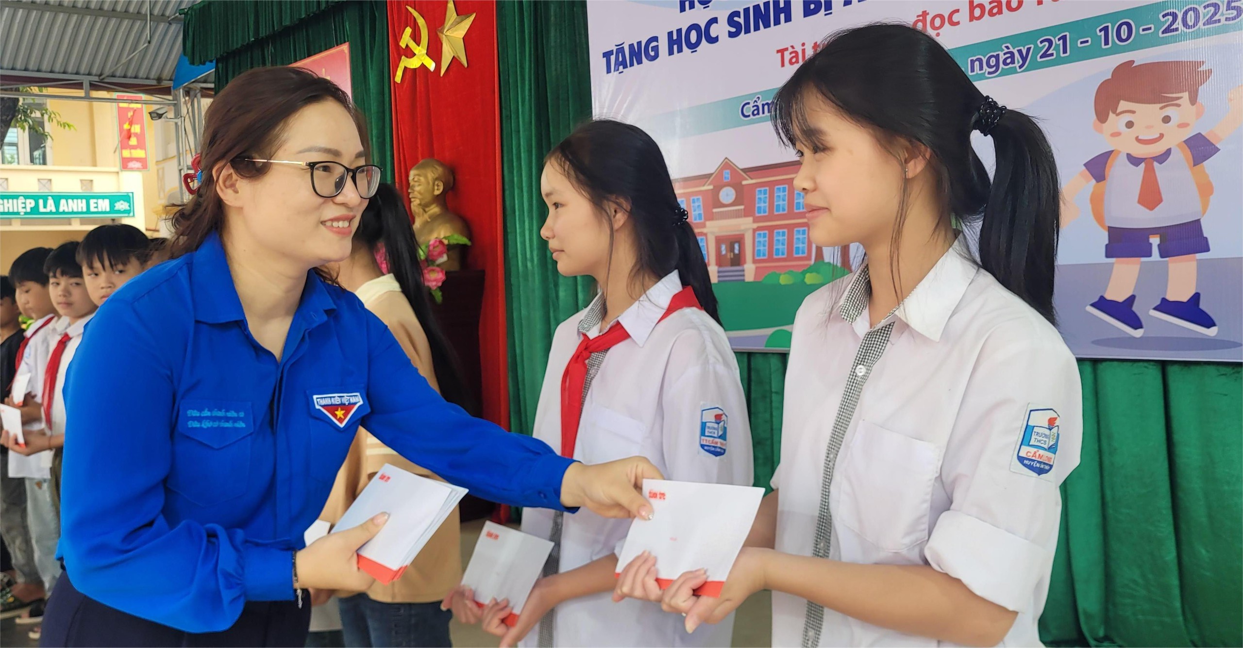 70 suất học bổng 'Ngăn dòng bỏ học’ đến với học sinh miền núi Thanh Hóa - Ảnh 1.