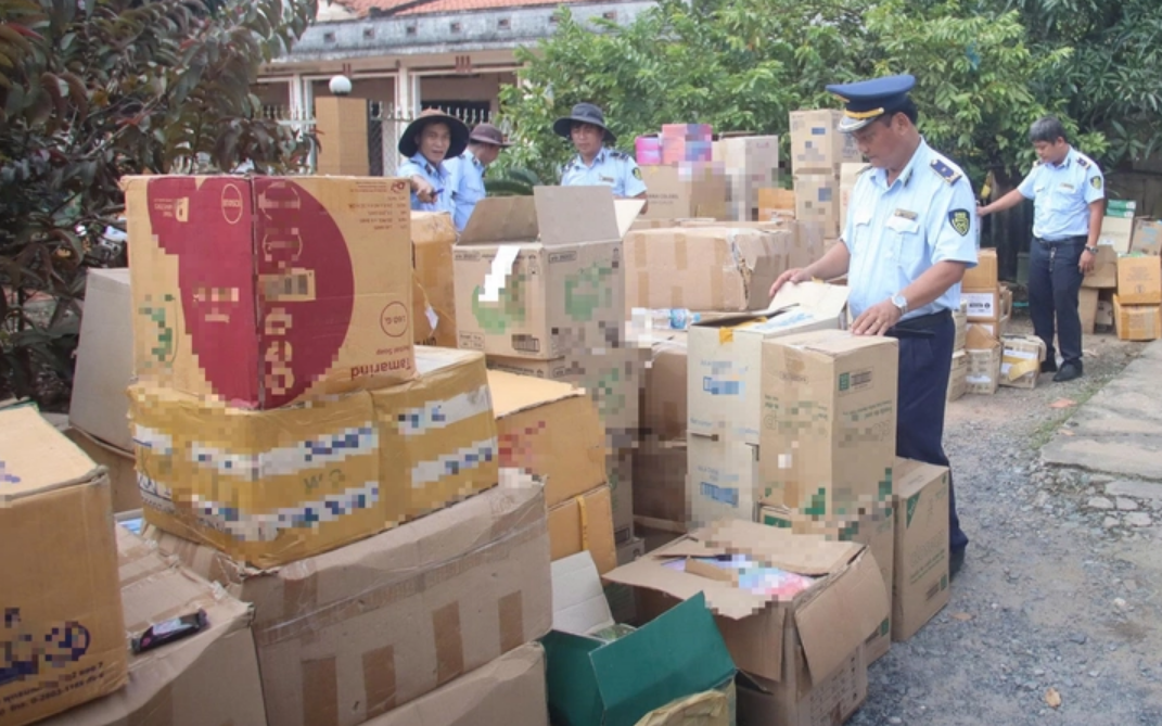 25 tonnes of fake China-made cosmetics sold on Facebook, Shopee in Vietnam - Ảnh 1.