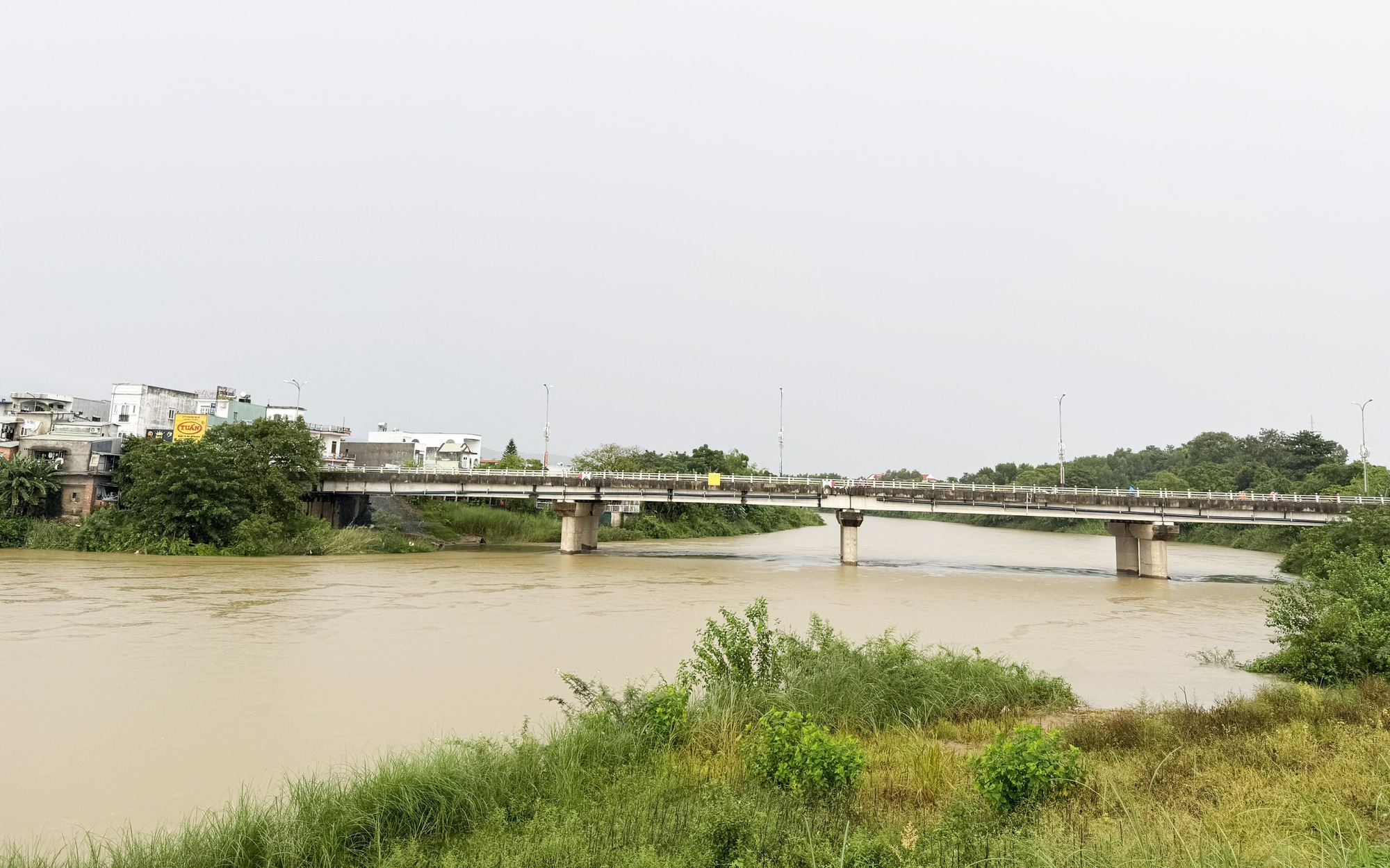 Central Vietnam braces for torrential rain, flooding caused by storm Fengshen- Ảnh 4.