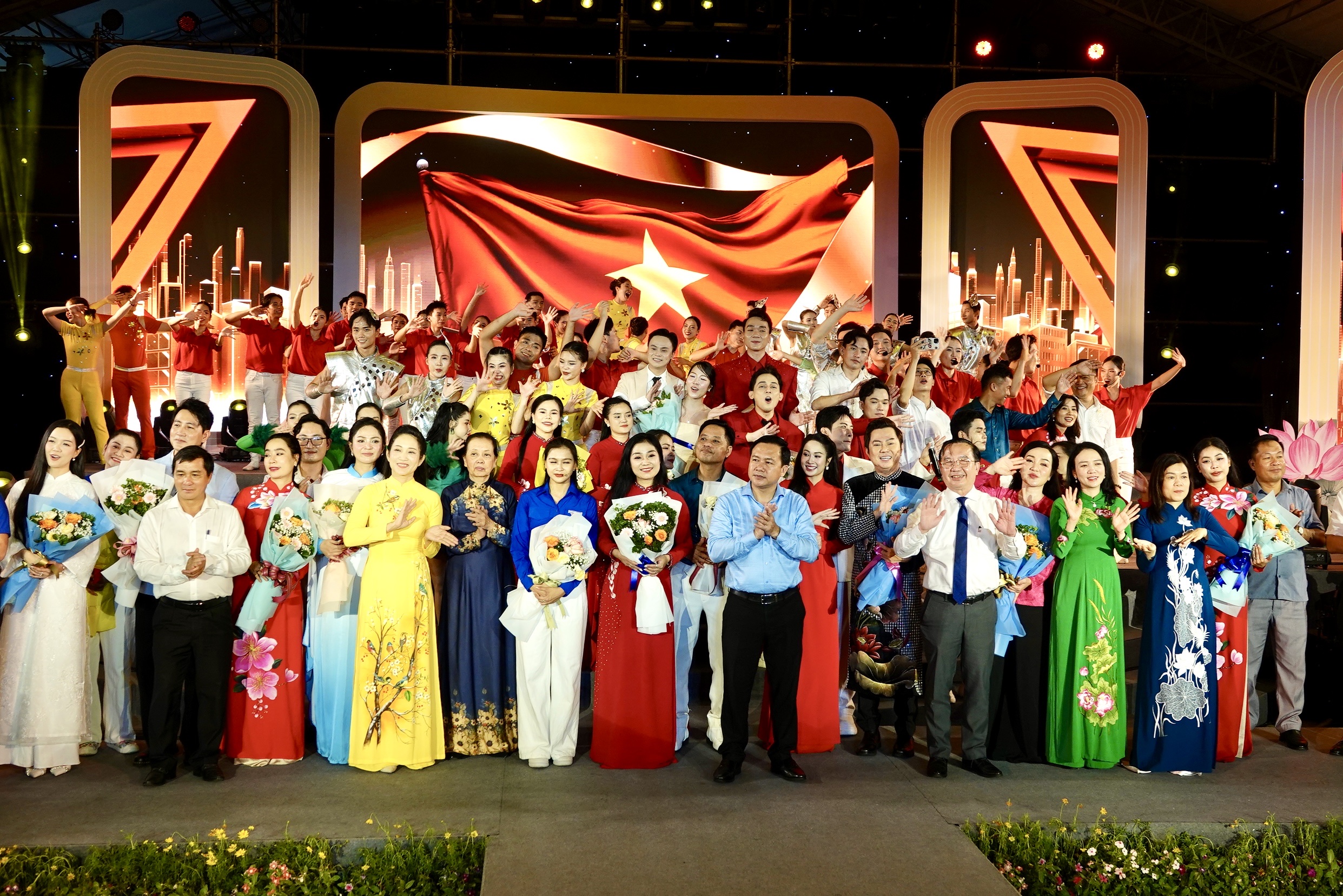 Bế mạc Những ngày văn học nghệ thuật TP.HCM - Ảnh 5. Bế mạc Những ngày văn học nghệ thuật TP.HCM - Ảnh 5.