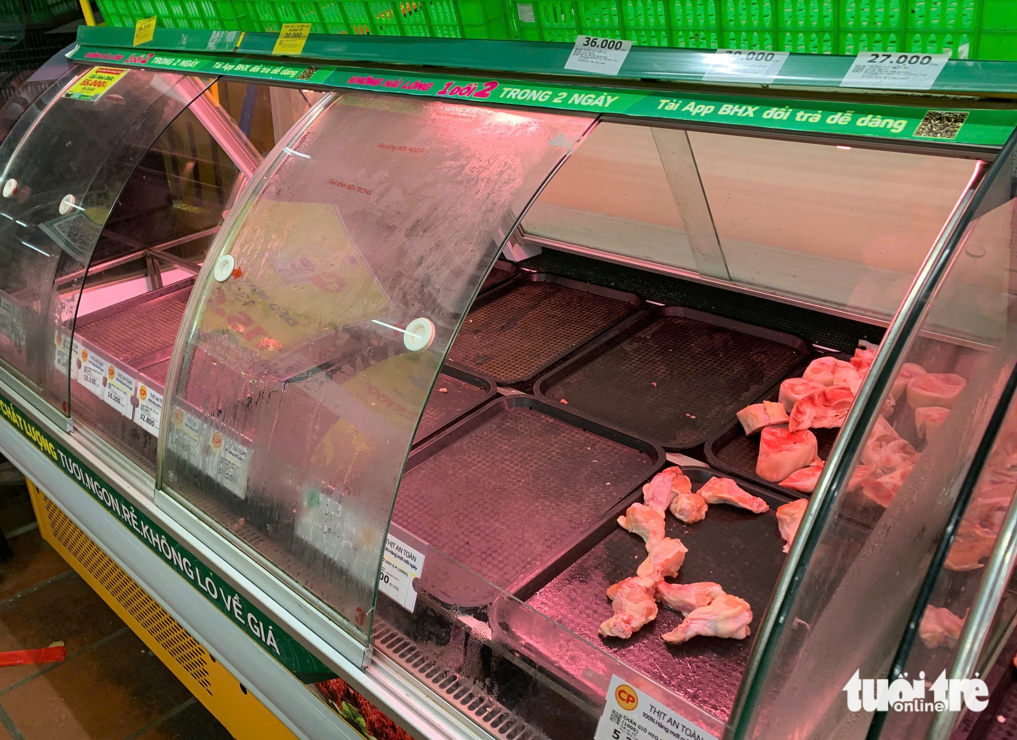 Da Nang residents stock up ahead of storm Fengshen- Ảnh 9. Da Nang residents stock up ahead of storm Fengshen- Ảnh 9.