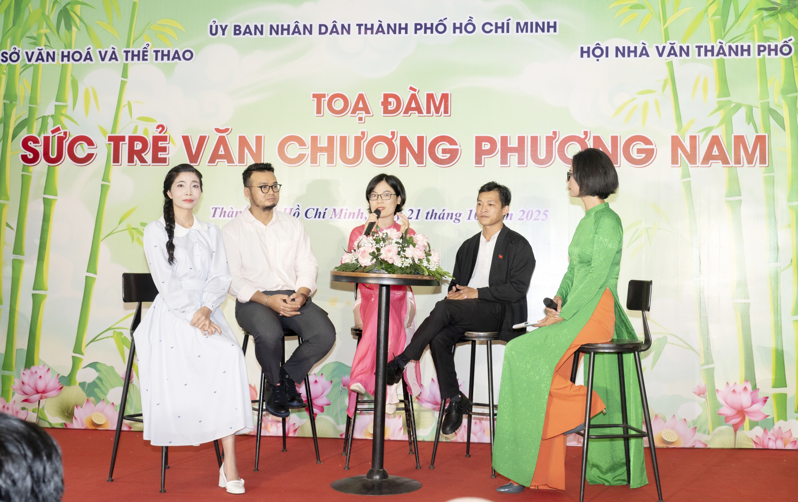 Mảnh đất màu mỡ để nhà văn trẻ phát huy tài năng - Ảnh 1. nhà văn trẻ - Ảnh 1.