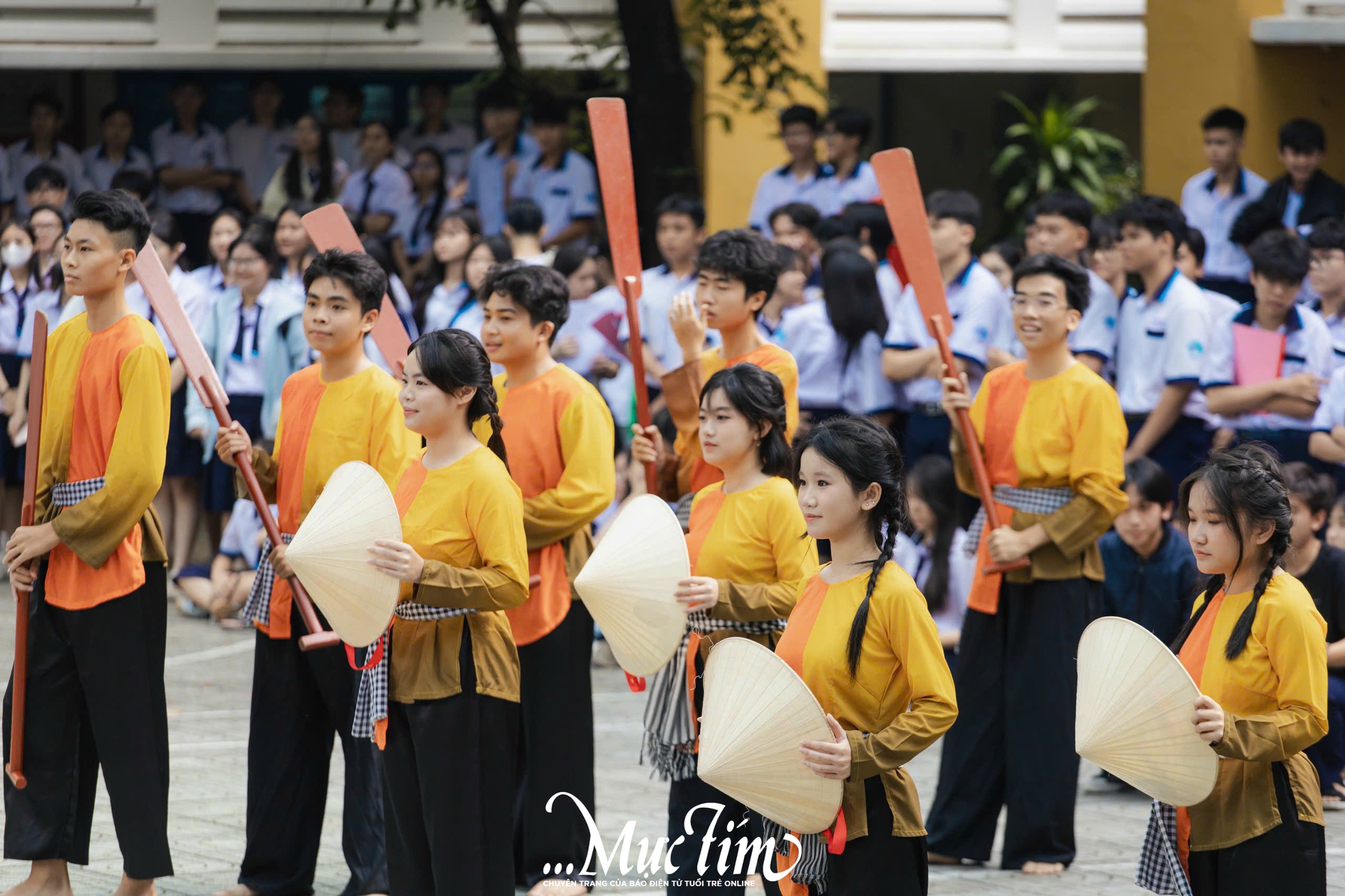 Teen Bình Phú ‘cháy’ hết mình với cuộc thi flashmob giờ ra chơi - Ảnh 1.