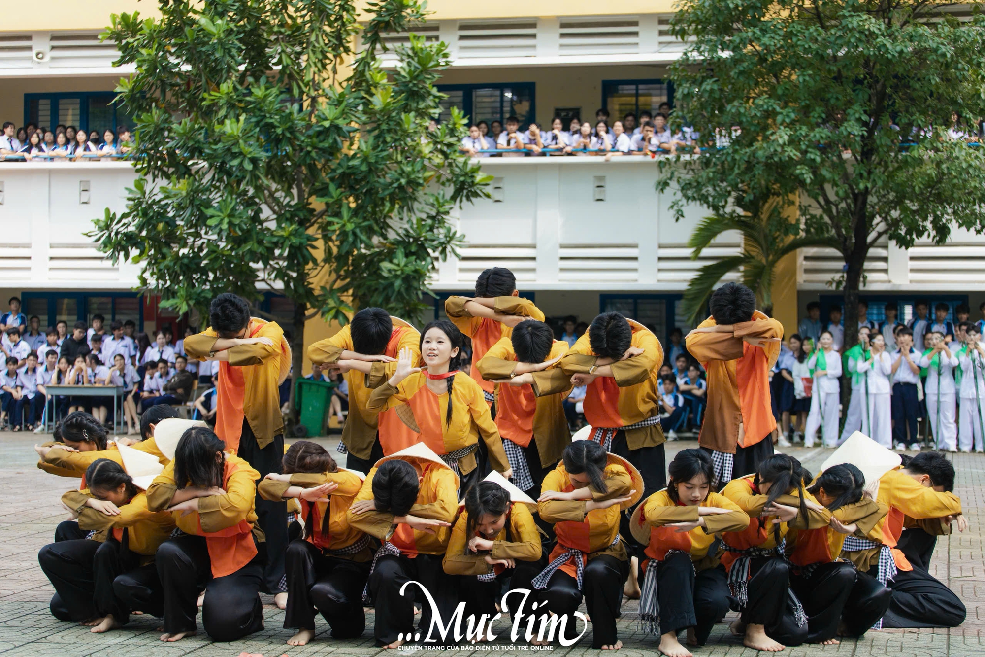 Teen Bình Phú ‘cháy’ hết mình với cuộc thi flashmob giờ ra chơi - Ảnh 13.